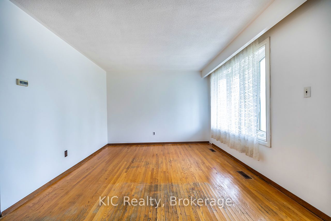 1151 Valley Court, Oshawa, ON L1J 3M4 photo 5
