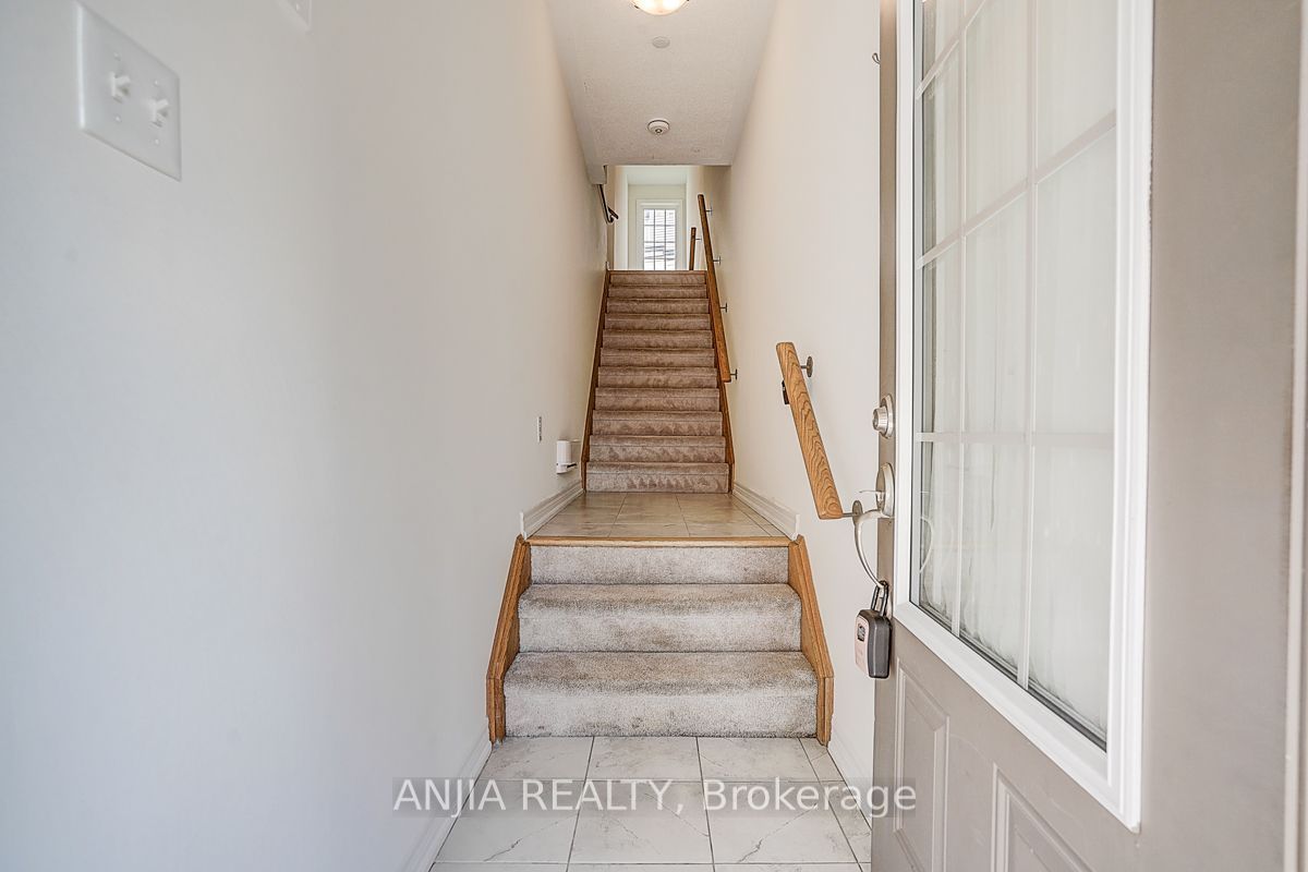2641 Eaglesham Path, Oshawa, ON L1L 0M7 photo 3