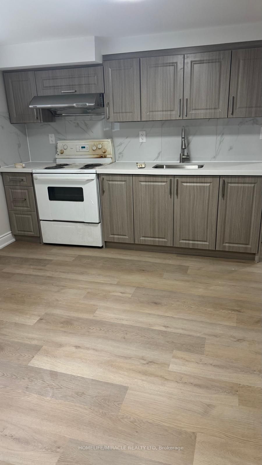 6 Kitson Drive, Toronto, ON M1M 3C8