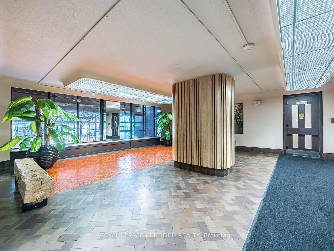 1 Massey Square 1208, Toronto, ON M4C 5L4 photo 2