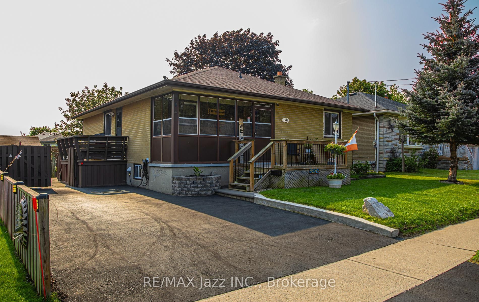 1481 Evangeline Drive, Oshawa, ON L1J 3S8