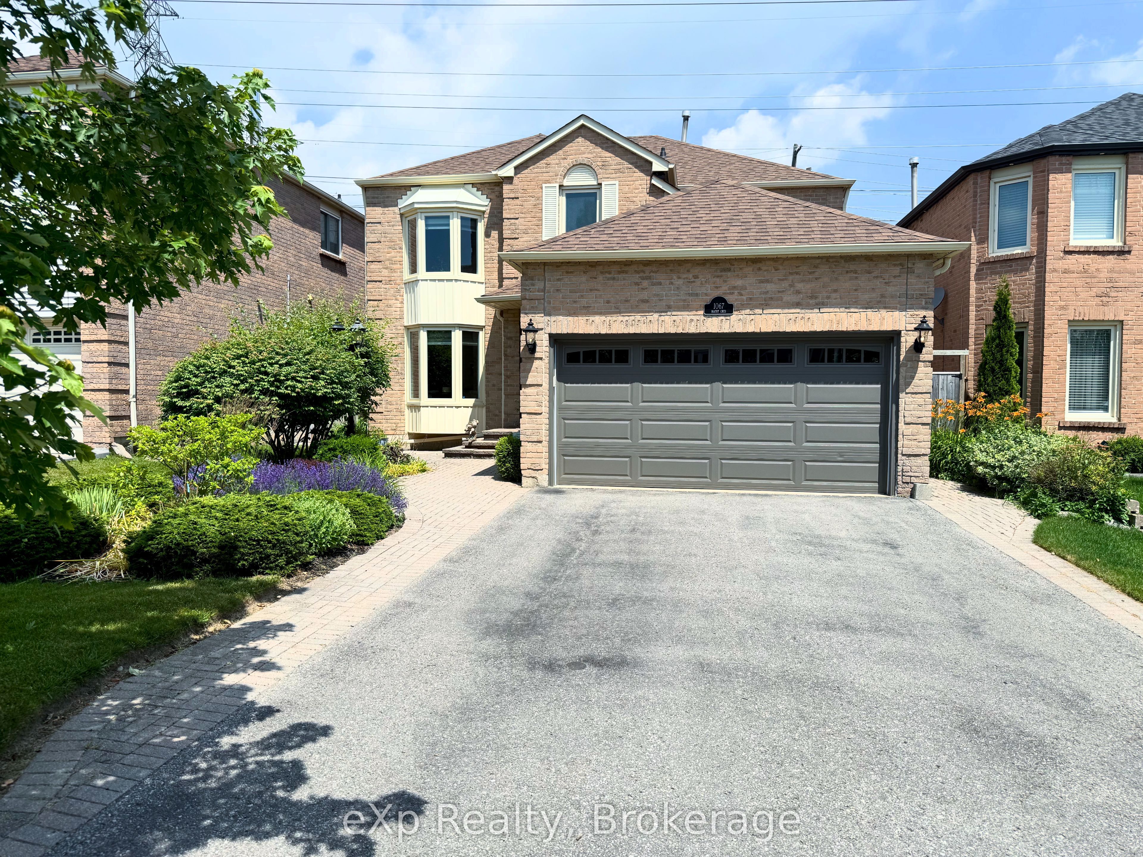 1067 Maury Crescent, Pickering, ON L1X 1R4