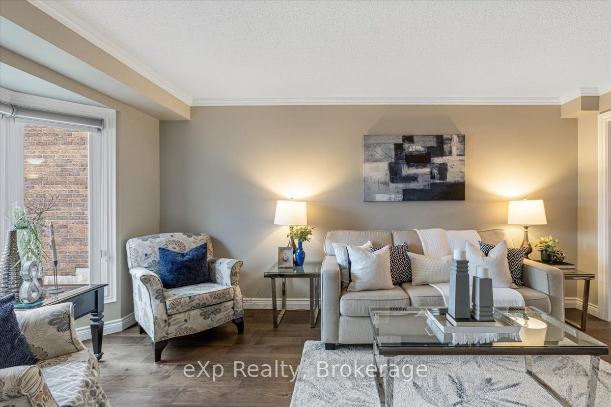 1067 Maury Crescent, Pickering, ON L1X 1R4 photo 5