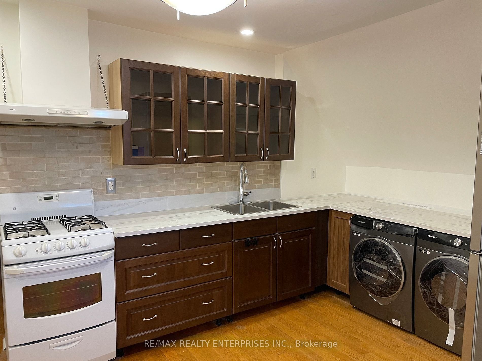 488 Logan Avenue, Toronto, ON M4M 1Y5 photo 3