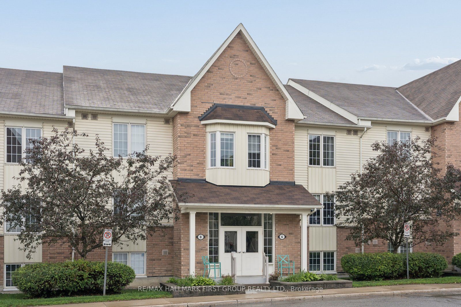 8 Petra Way 2, Whitby, ON L1R 0A6