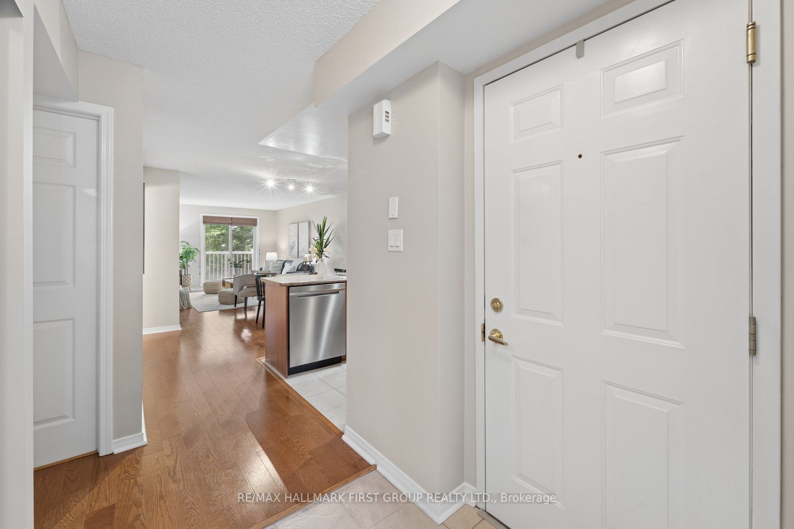 8 Petra Way 2, Whitby, ON L1R 0A6 photo 4