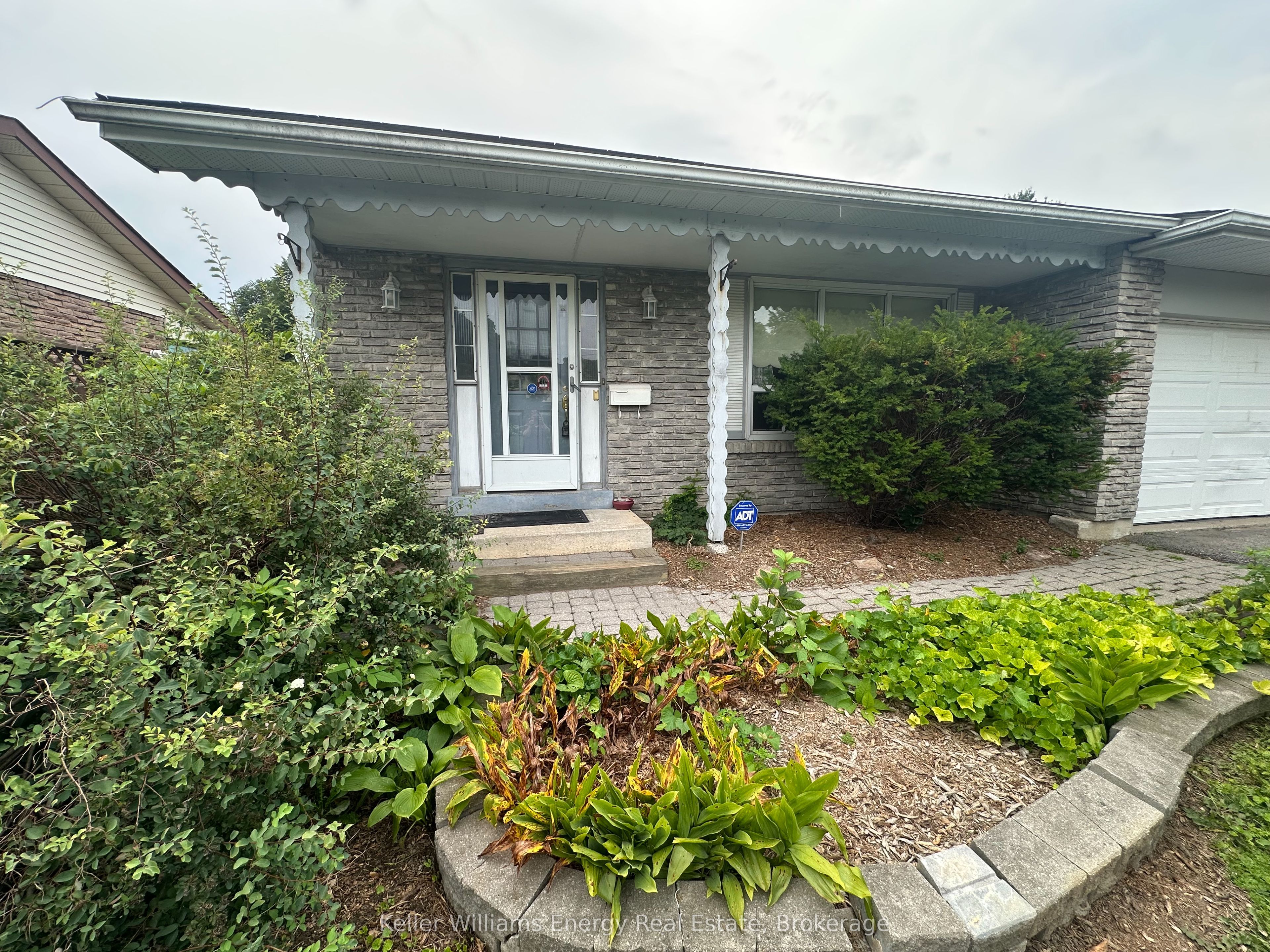252 Keewatin Street S, Oshawa, ON L1H 6Z8 photo 3