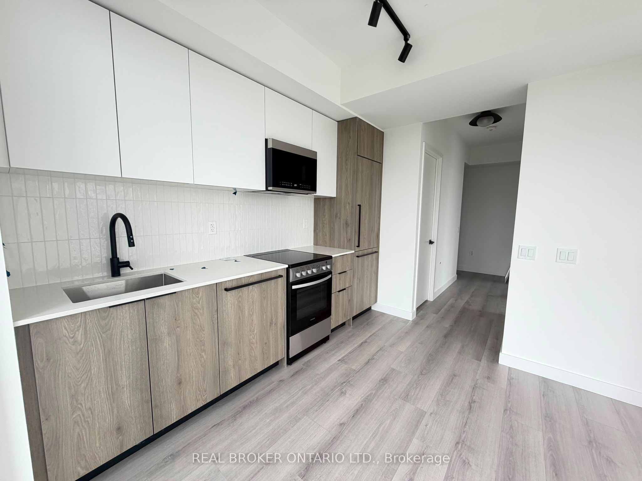 1635 Military Trail 805, Toronto, ON M1C 0G3 photo 2