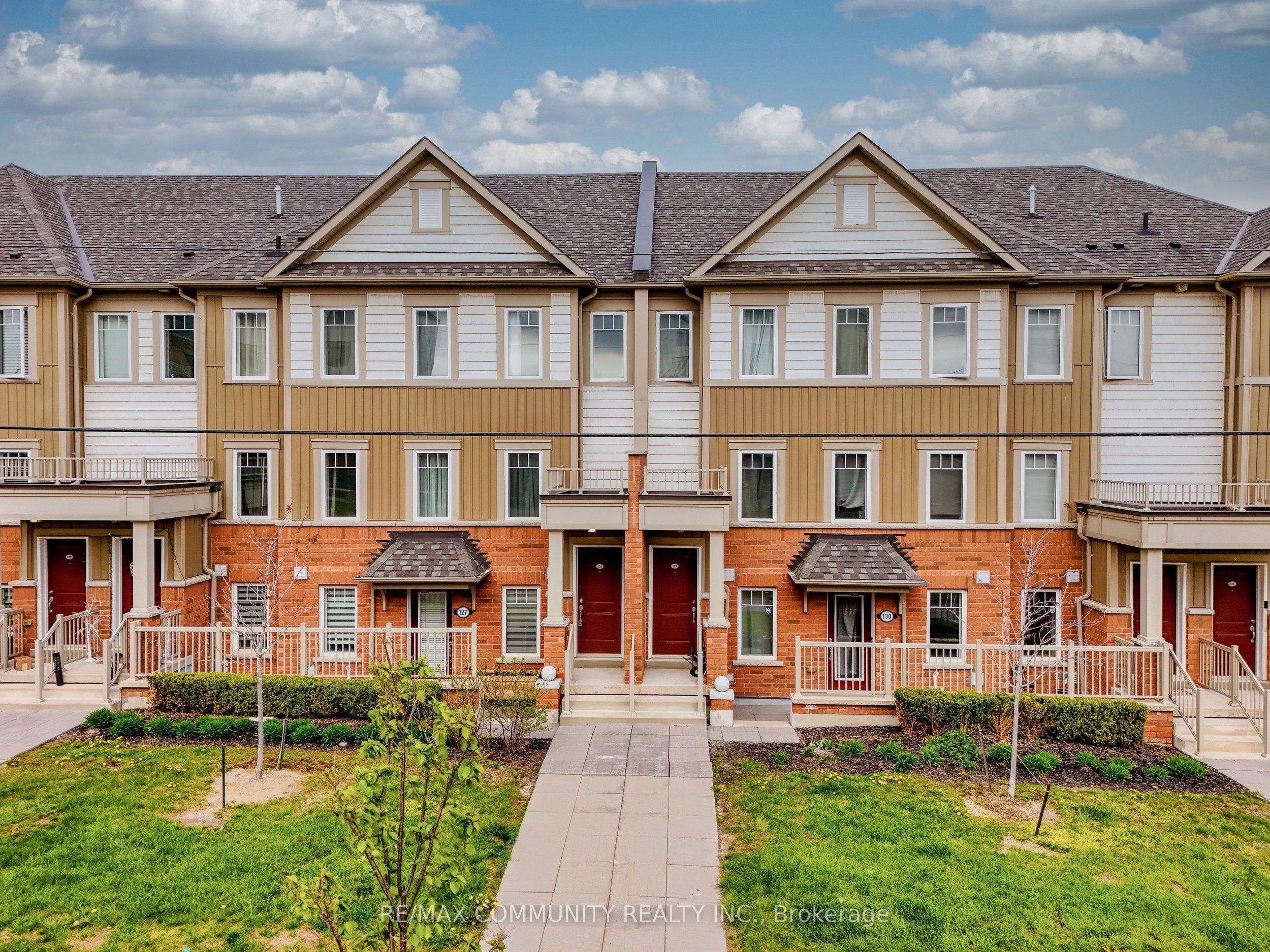 2500 Hill Rise Court 128, Oshawa, ON L1L 0M6