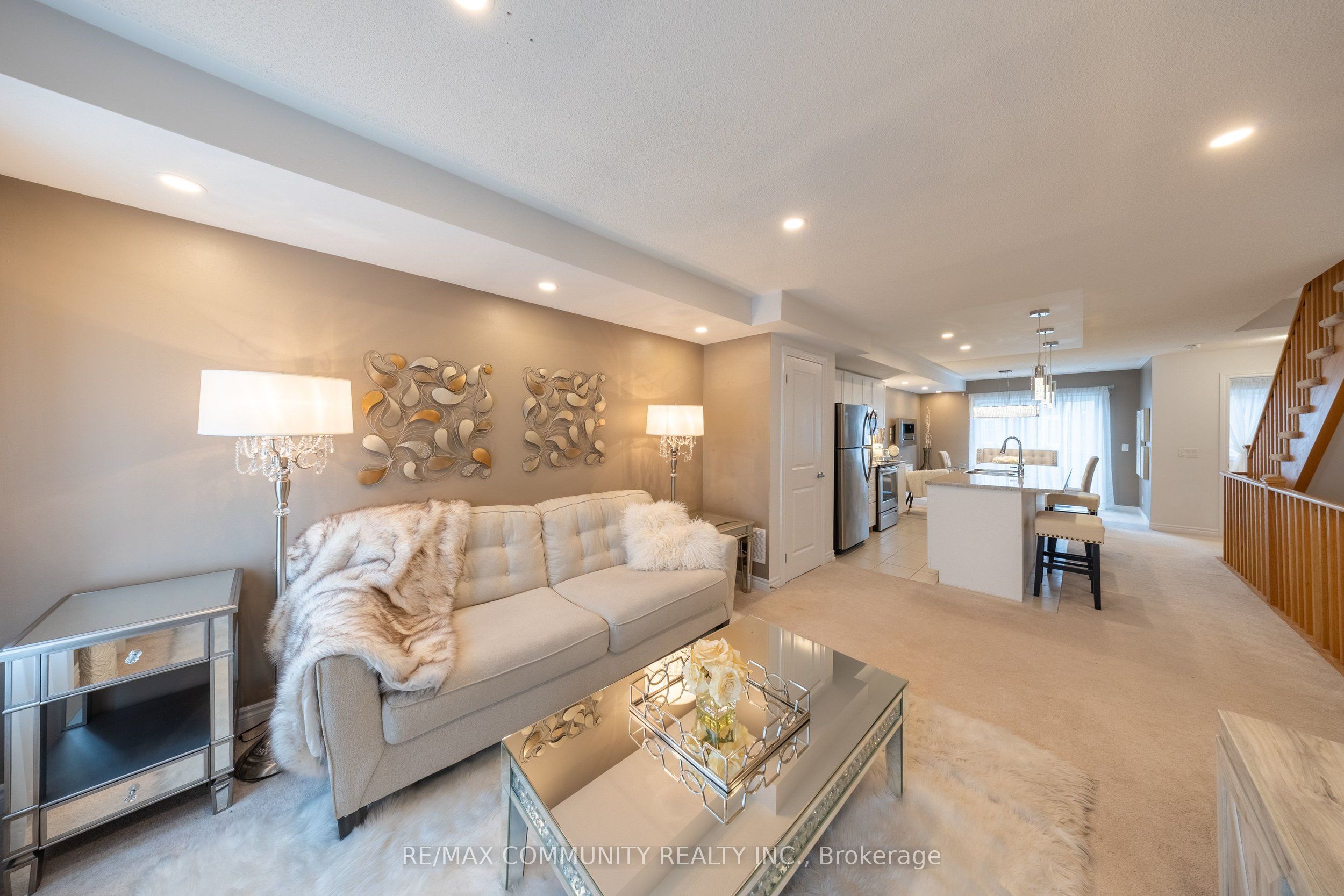 2500 Hill Rise Court 128, Oshawa, ON L1L 0M6 photo 4