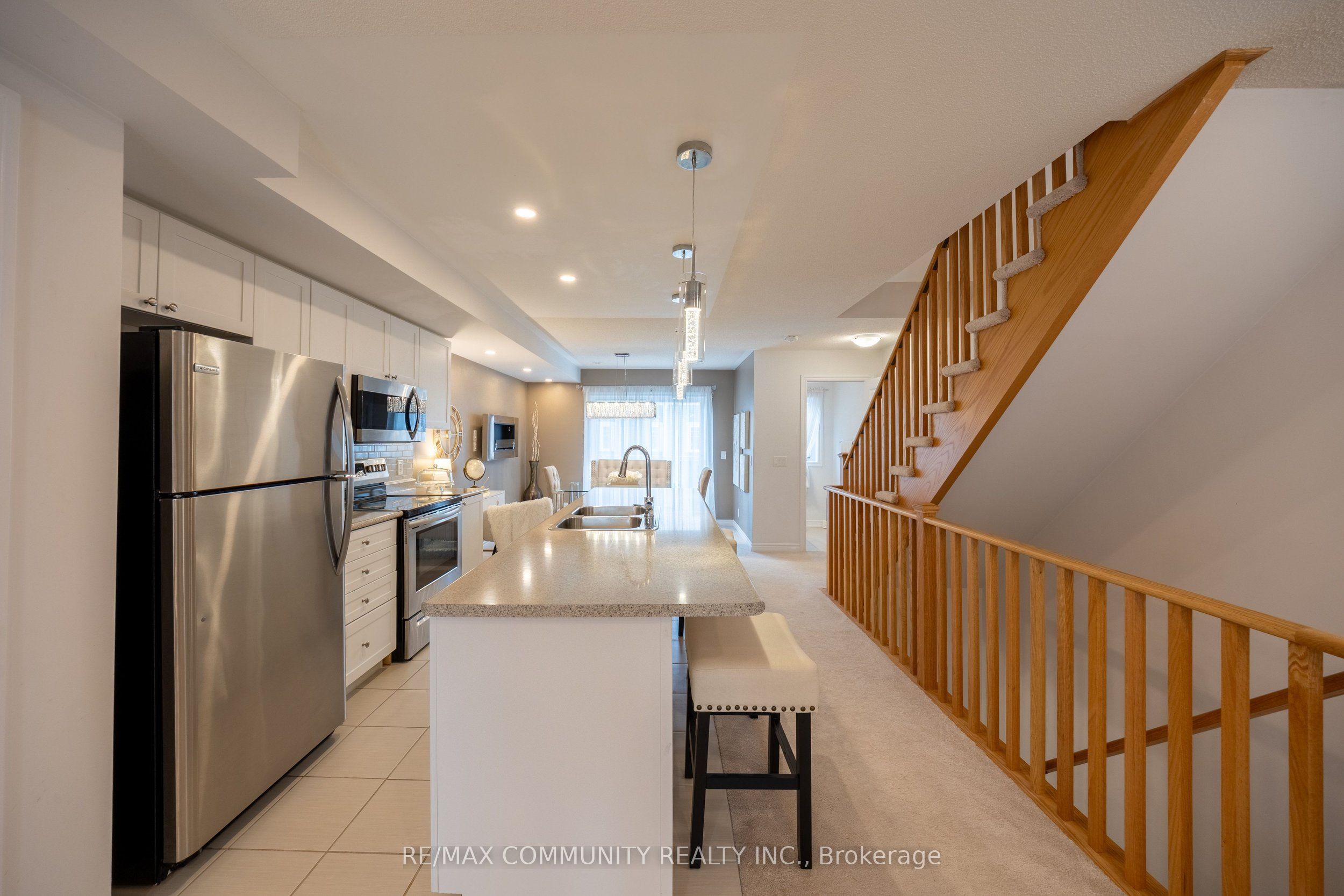 2500 Hill Rise Court 128, Oshawa, ON L1L 0M6 photo 5