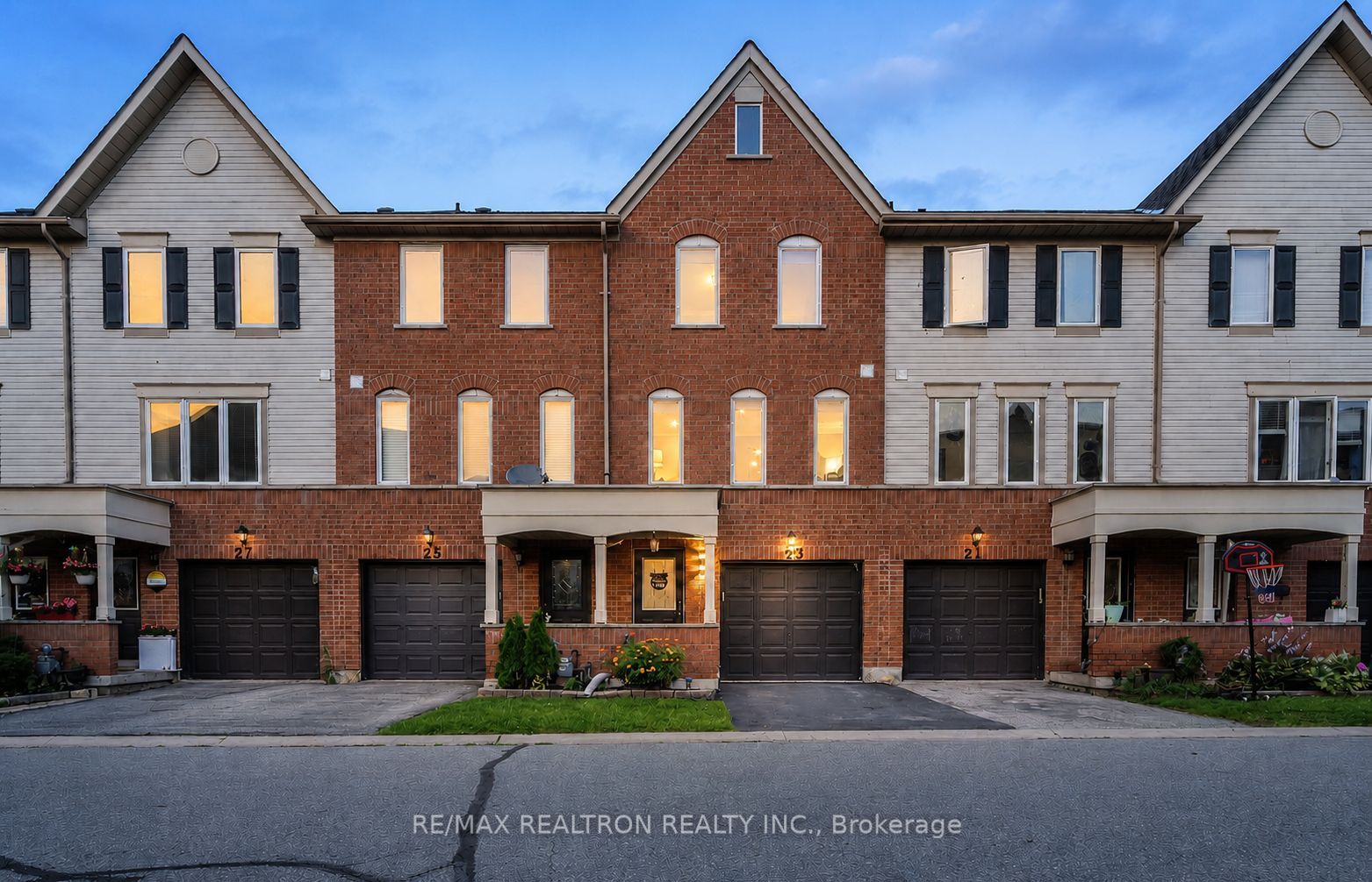 23 Pennefather Lane, Ajax, ON L1T 4H2 photo 2