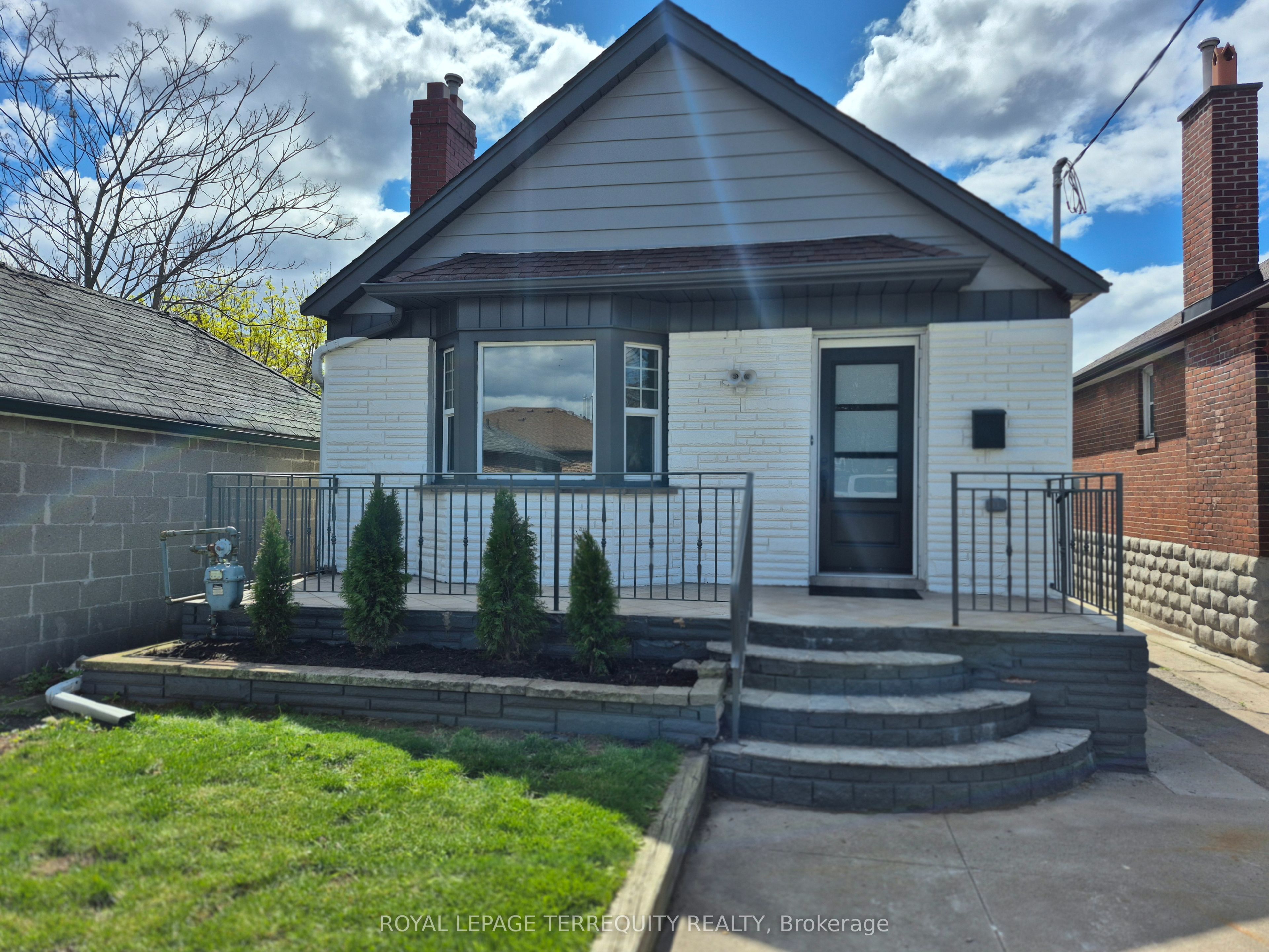 40 Leroy Avenue, Toronto, ON M4J 4G8 photo 3