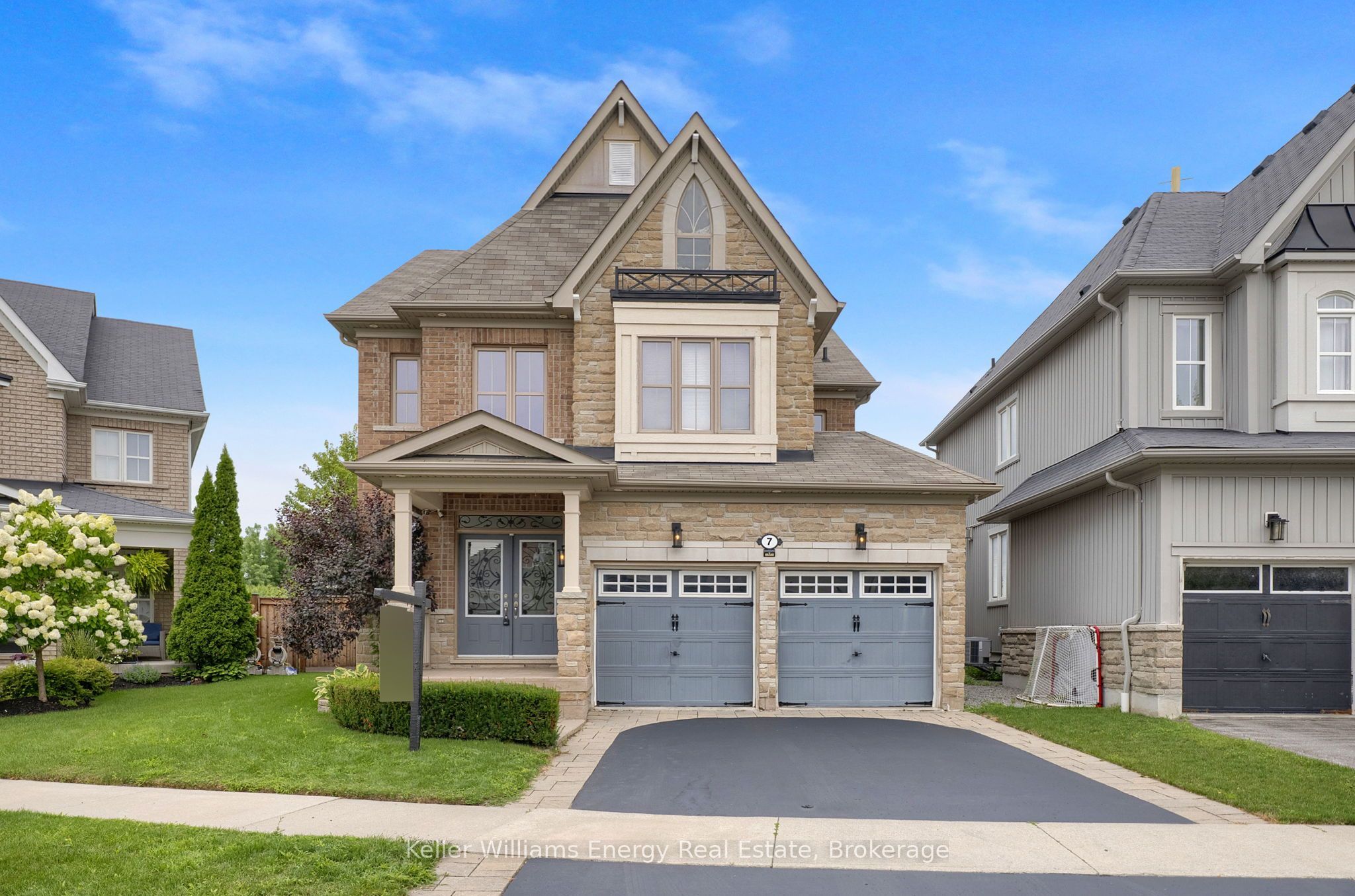 7 Jarrow Crescent, Whitby, ON L1M 0G9