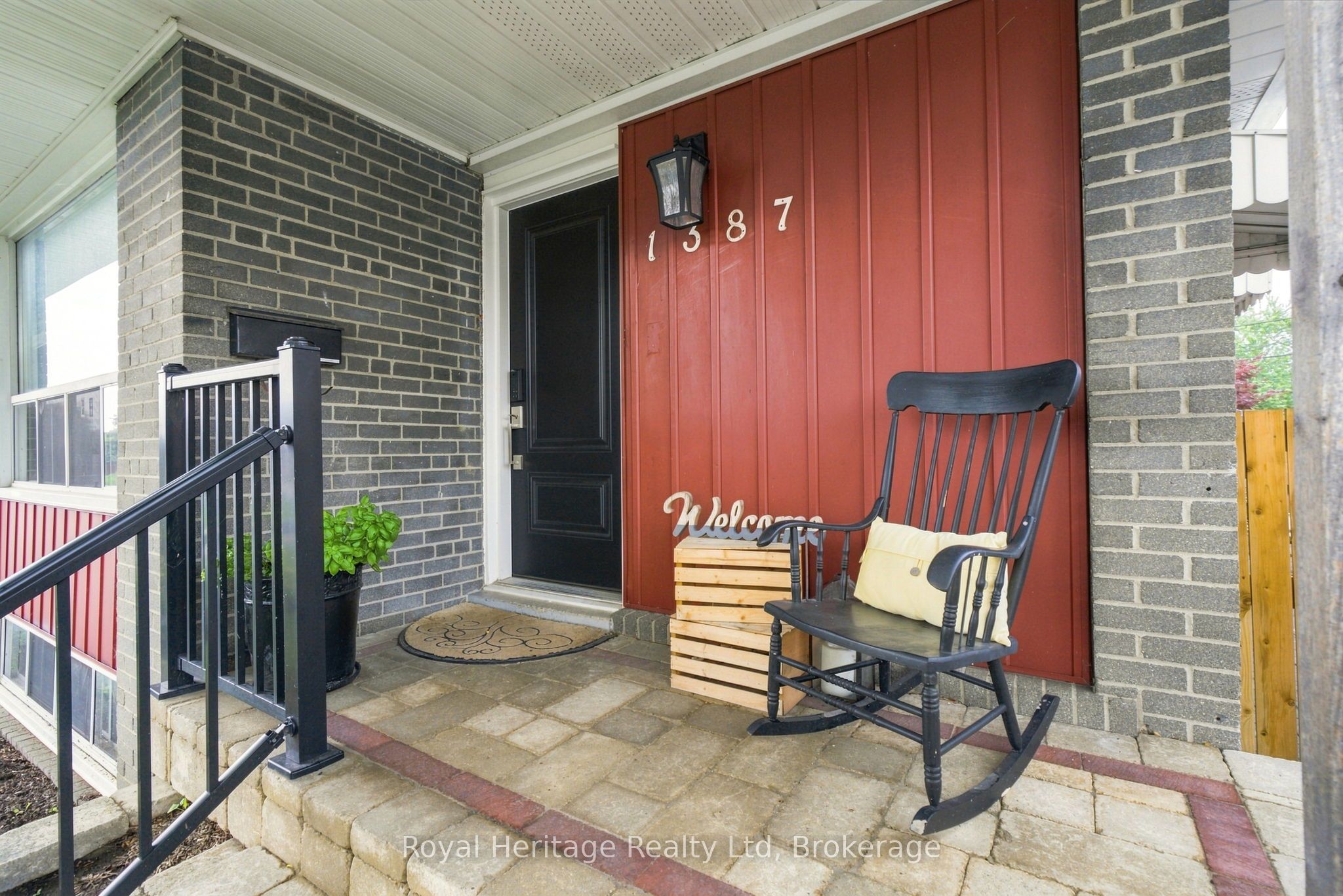 1387 Garvolin Avenue, Pickering, ON L1W 1J7 photo 2