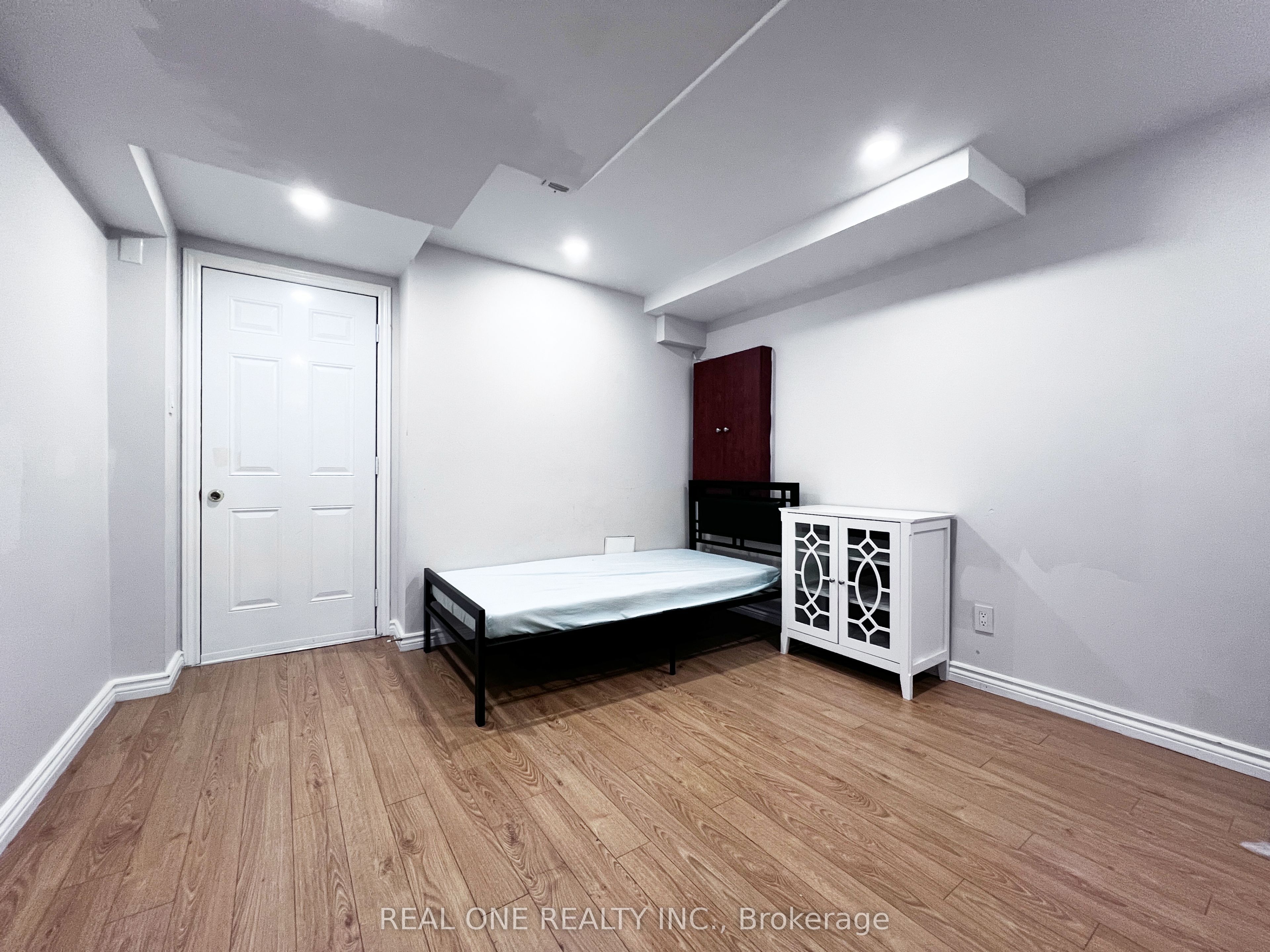 1098 Sandhurst Circle BSMT, Toronto, ON M1V 3R3 photo 5