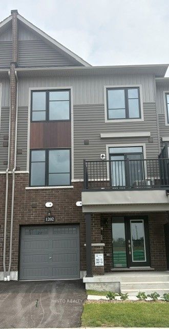1202 Greentree Path, Oshawa, ON L1L 0X1