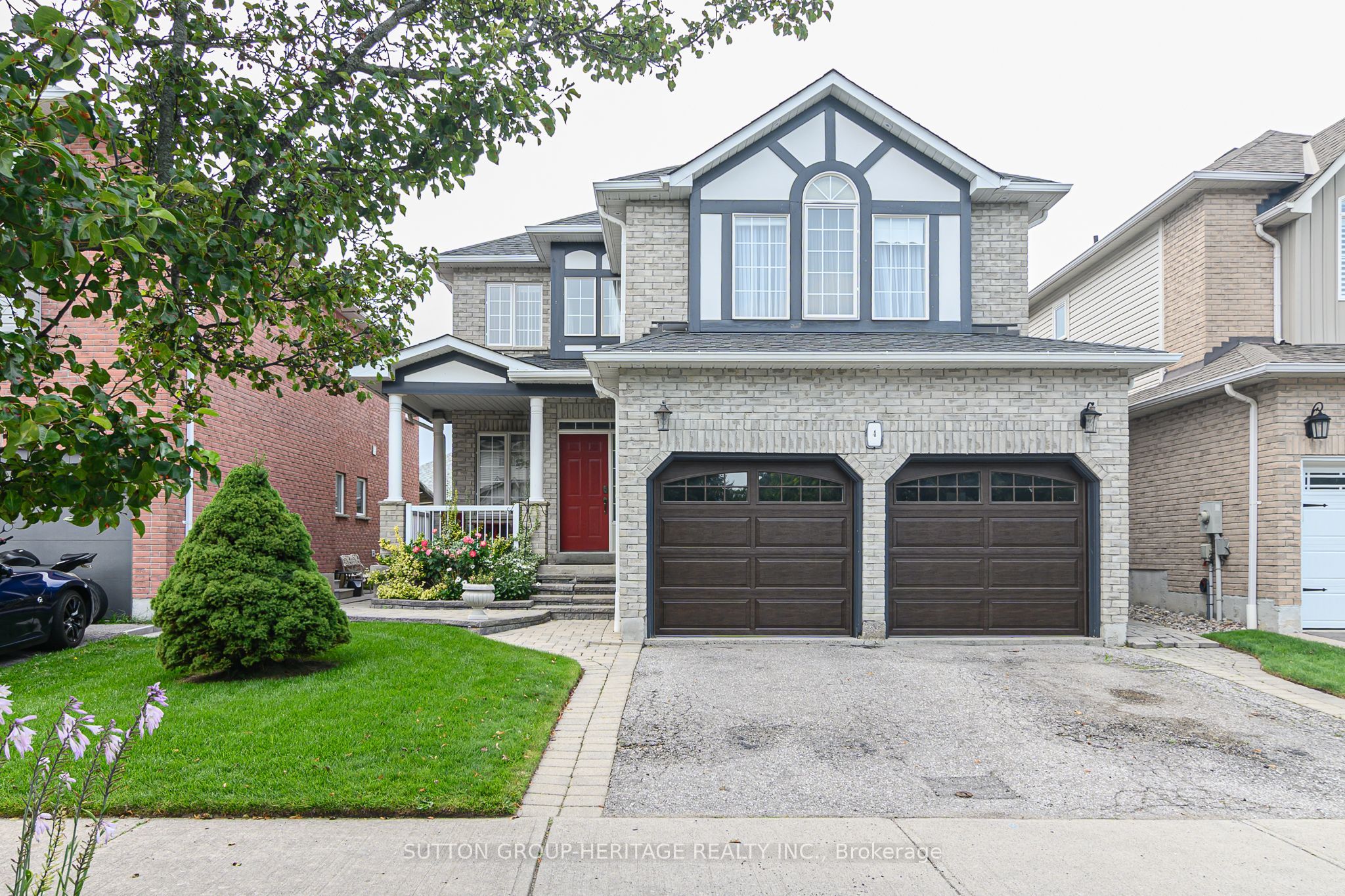 4 Divine Drive, Whitby, ON L1R 2T4 photo 2