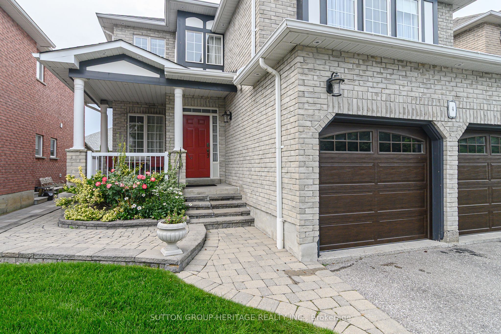 4 Divine Drive, Whitby, ON L1R 2T4 photo 3