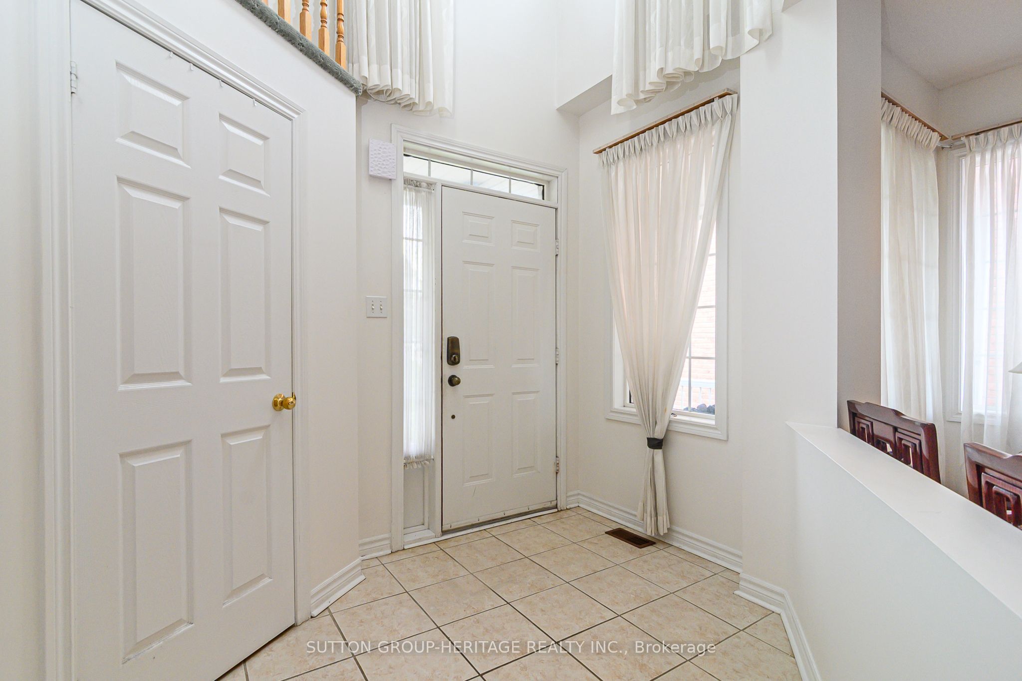 4 Divine Drive, Whitby, ON L1R 2T4 photo 4