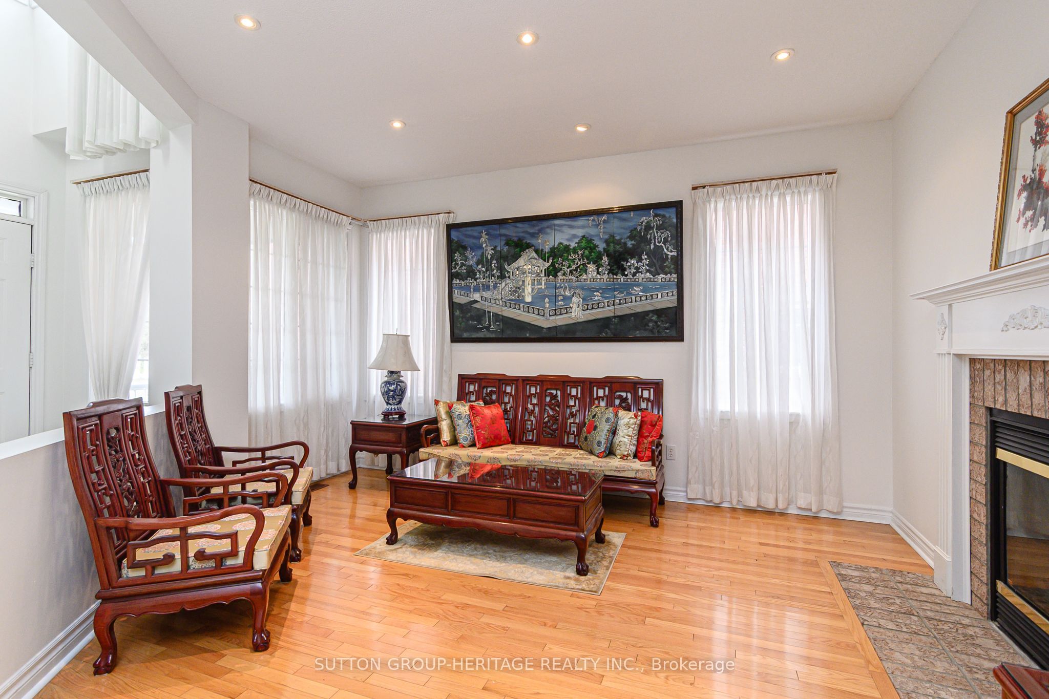 4 Divine Drive, Whitby, ON L1R 2T4 photo 5
