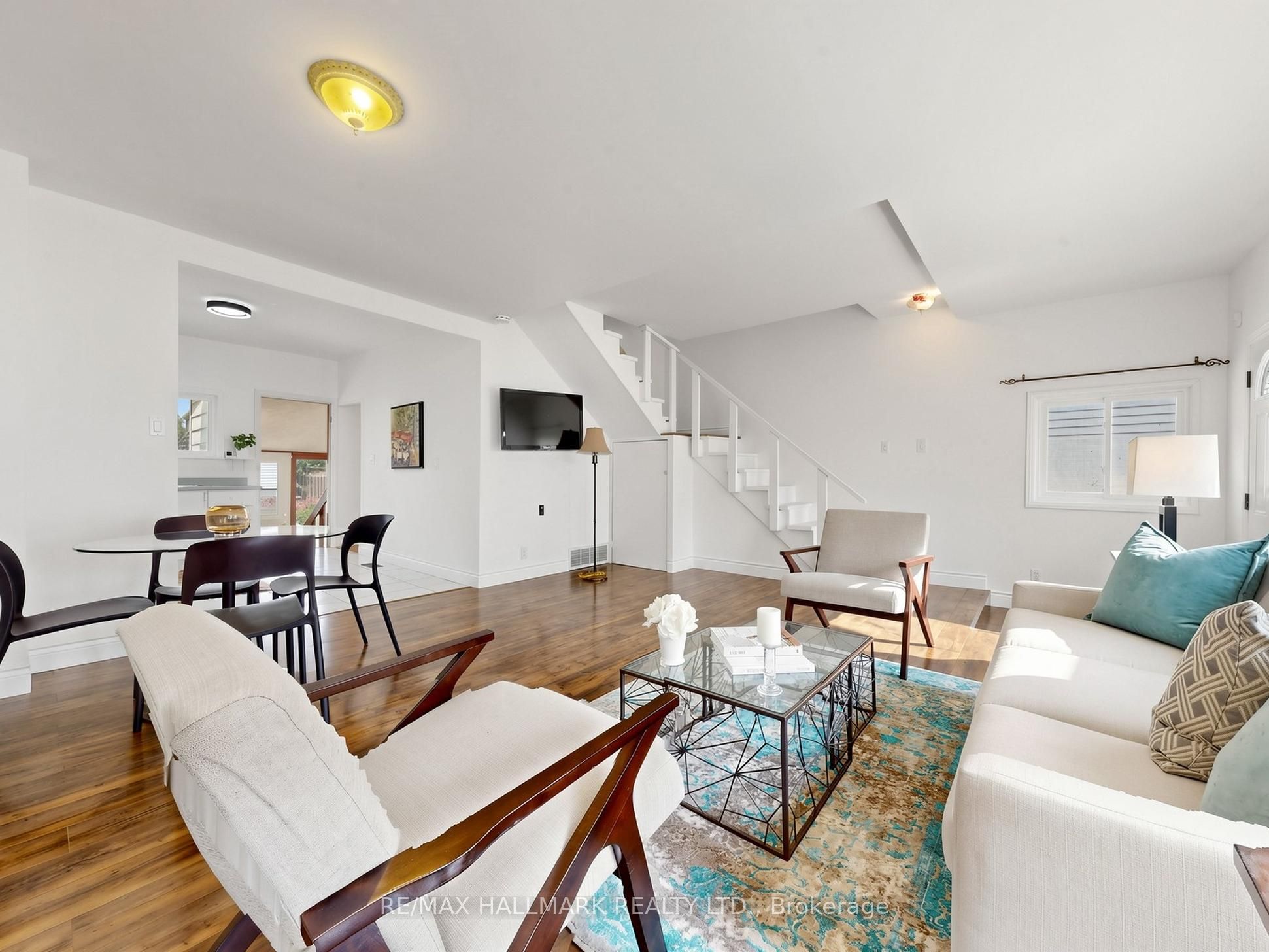 182 Holborne Avenue, Toronto, ON M4C 2R8 photo 5