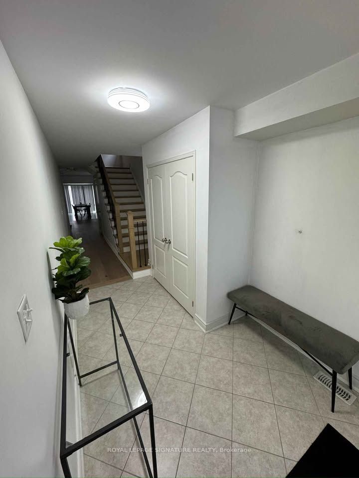 199 Lady Angela Avenue, Oshawa, ON L1H 7K4 photo 2