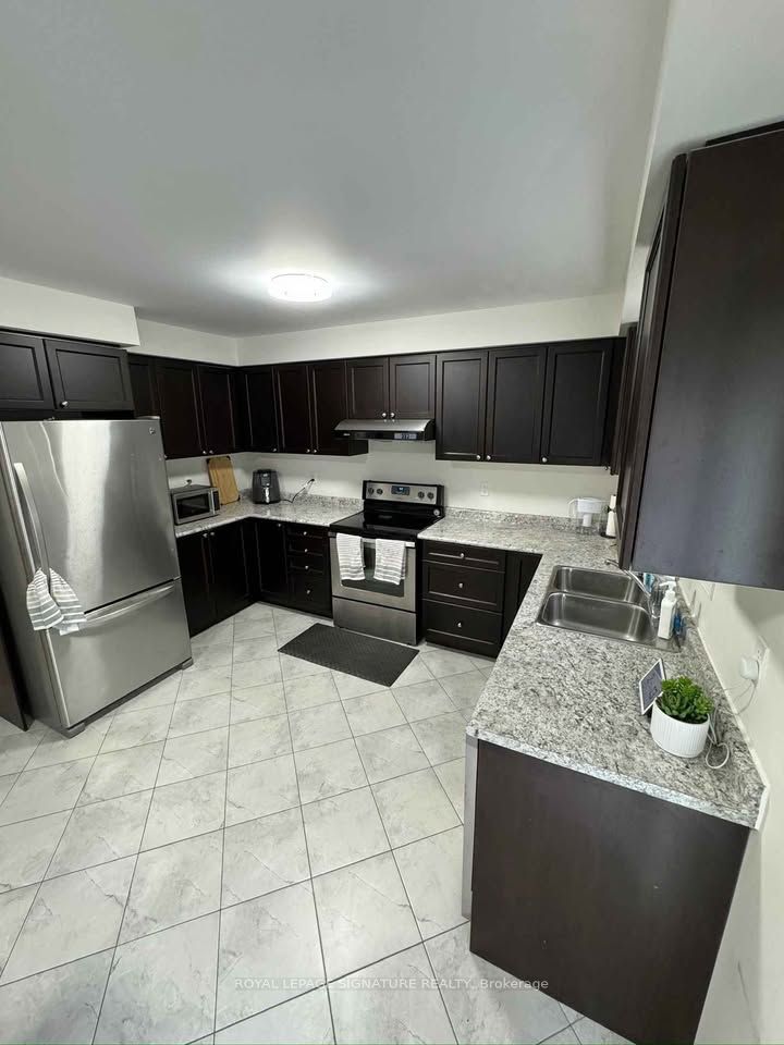 199 Lady Angela Avenue, Oshawa, ON L1H 7K4 photo 4