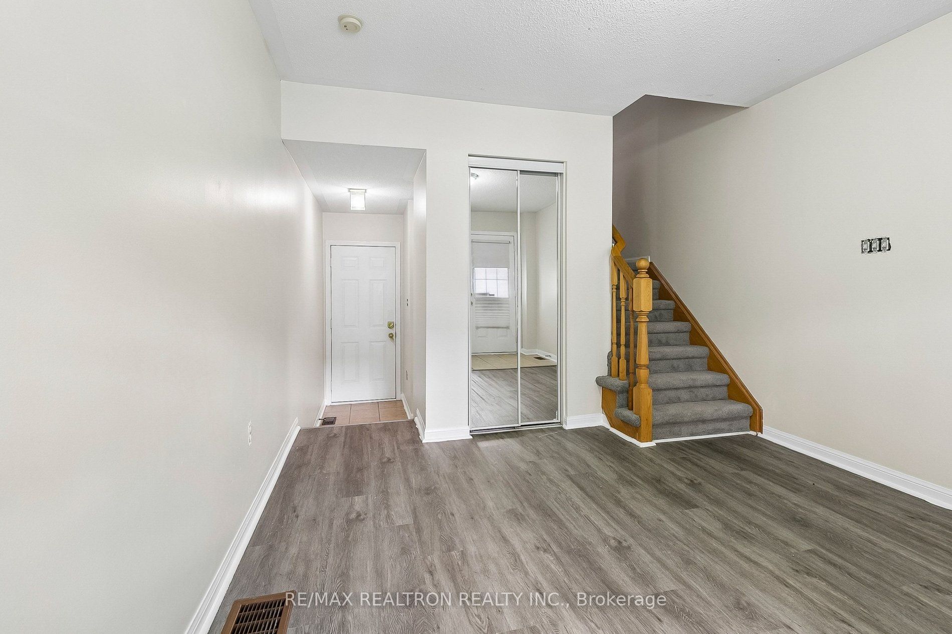 23 Ecopark Gate, Toronto, ON M1B 6G8 photo 3