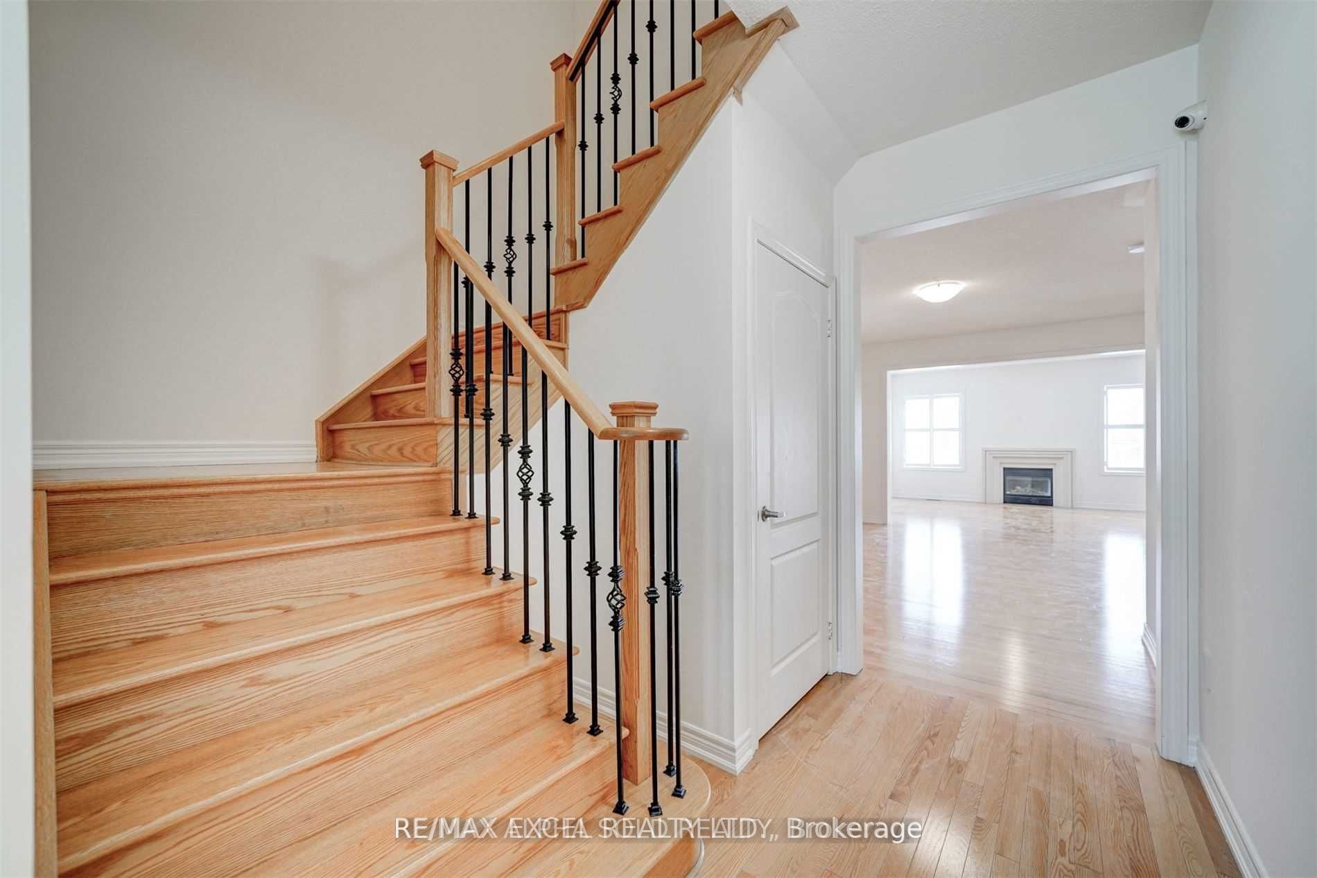 67 Alvin Curling Crescent, Toronto, ON M1V 0E7 photo 5