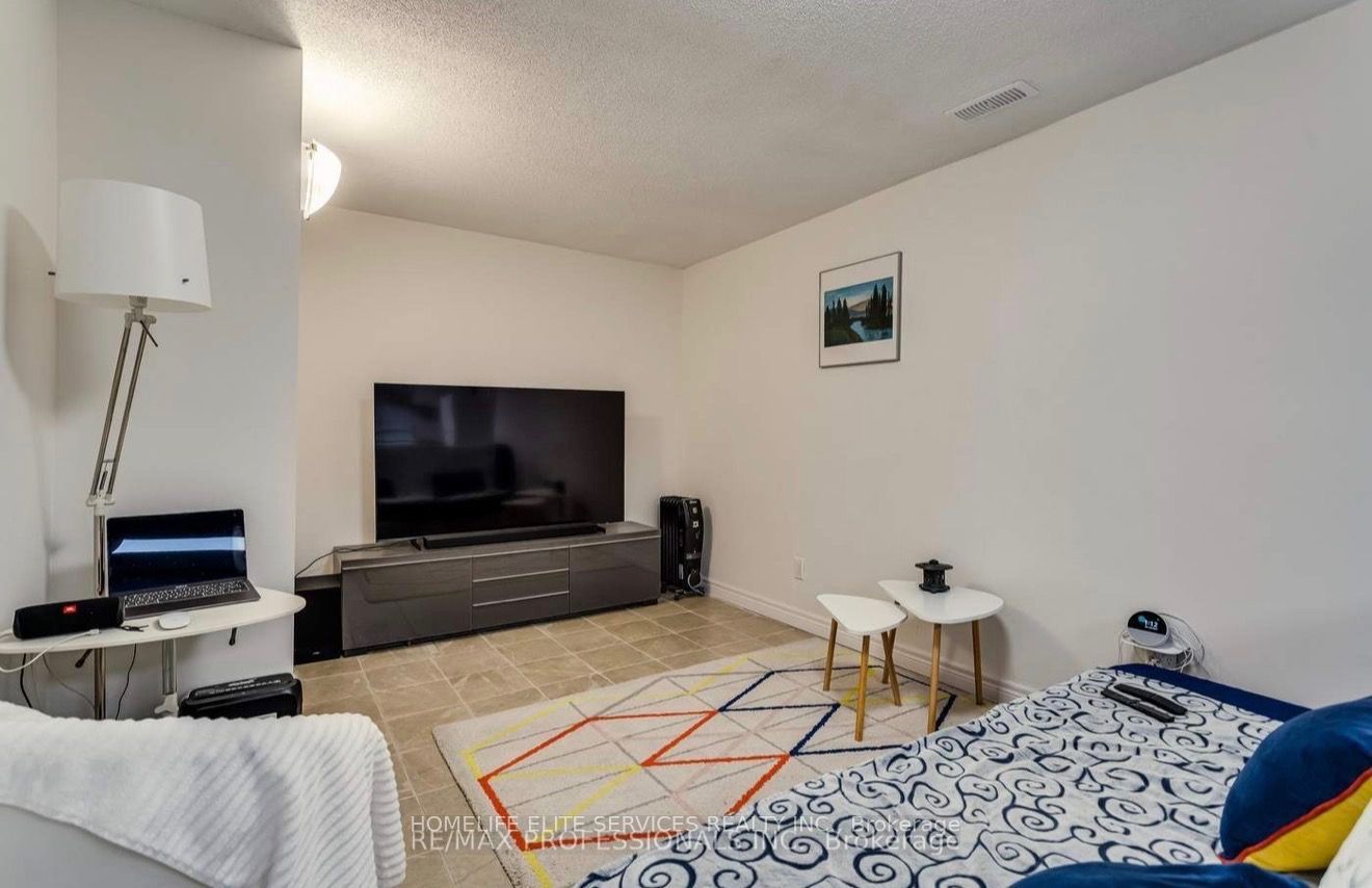 32 Heaver Drive, Whitby, ON L1N 8X2 photo 2