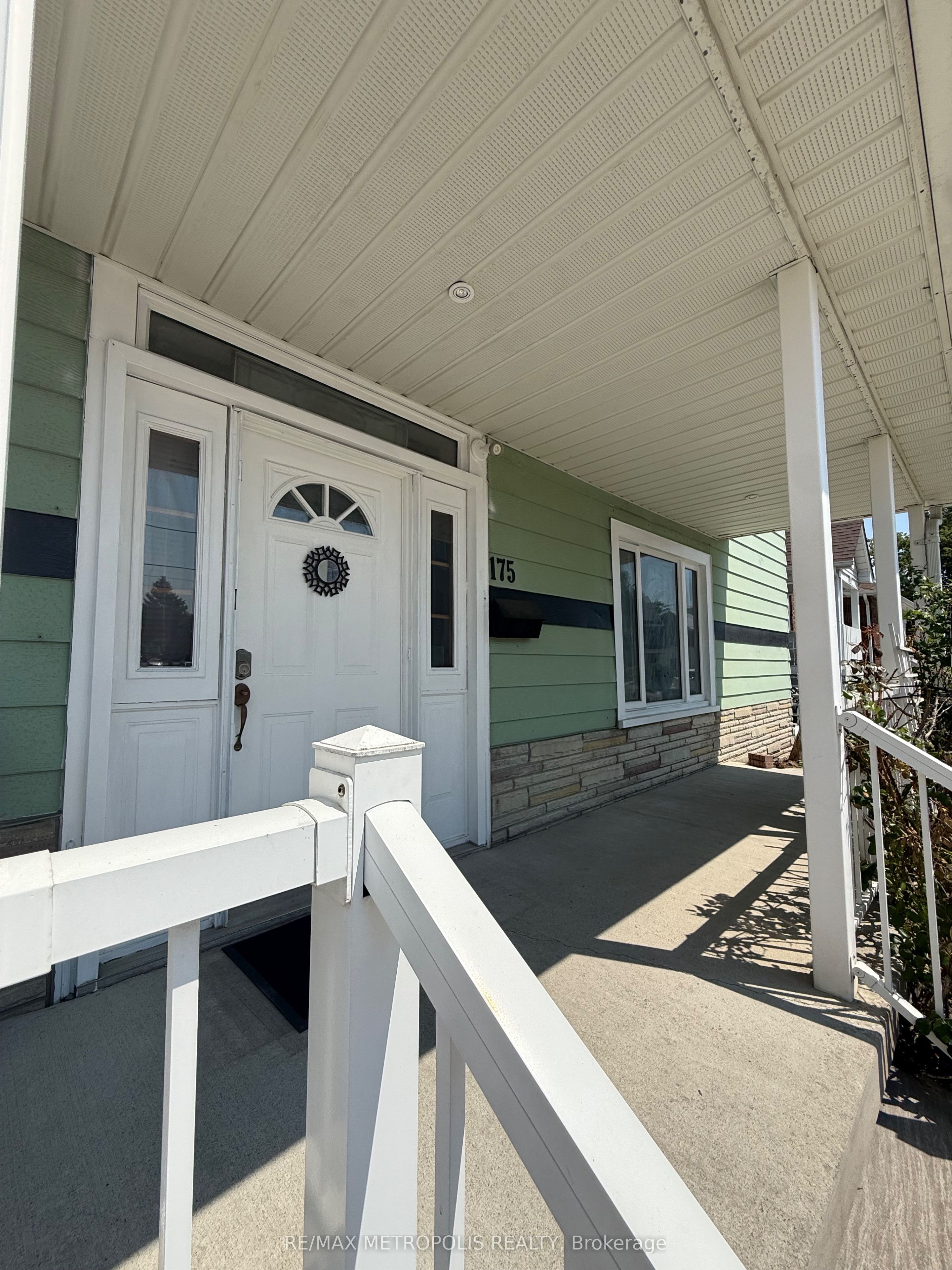 175 Celina Street, Oshawa, ON L1H 4N3 photo 2