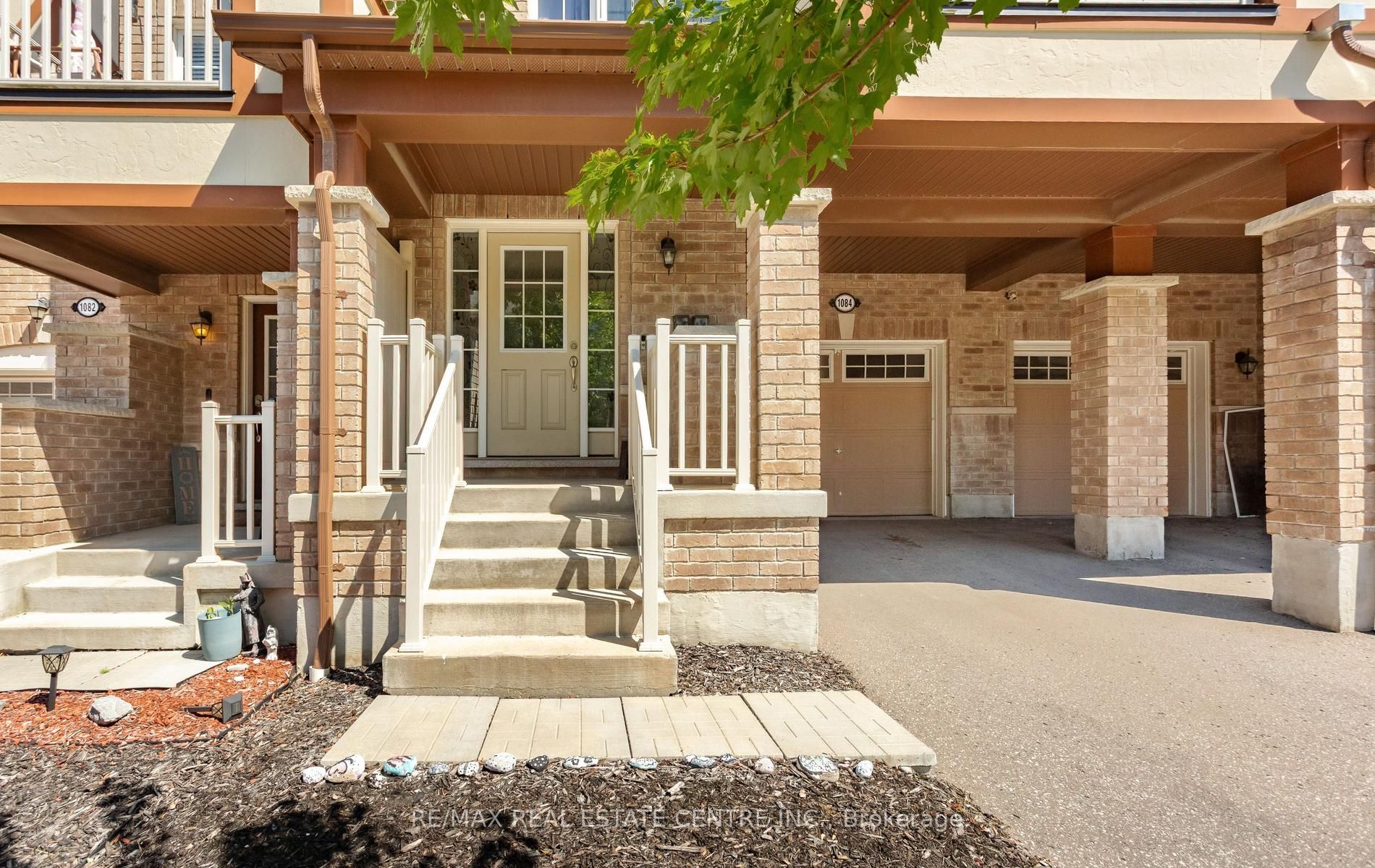 1084 Silk Street, Pickering, ON L1X 0E8 photo 3