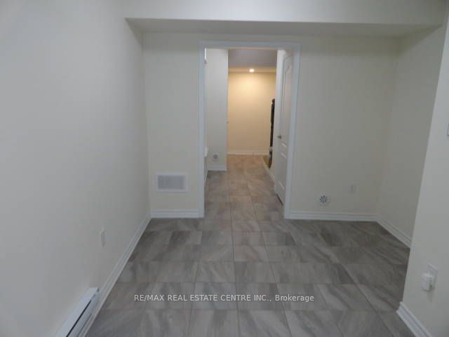 1084 Silk Street, Pickering, ON L1X 0E8 photo 4