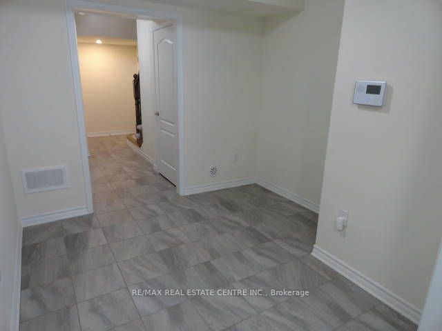 1084 Silk Street, Pickering, ON L1X 0E8 photo 5