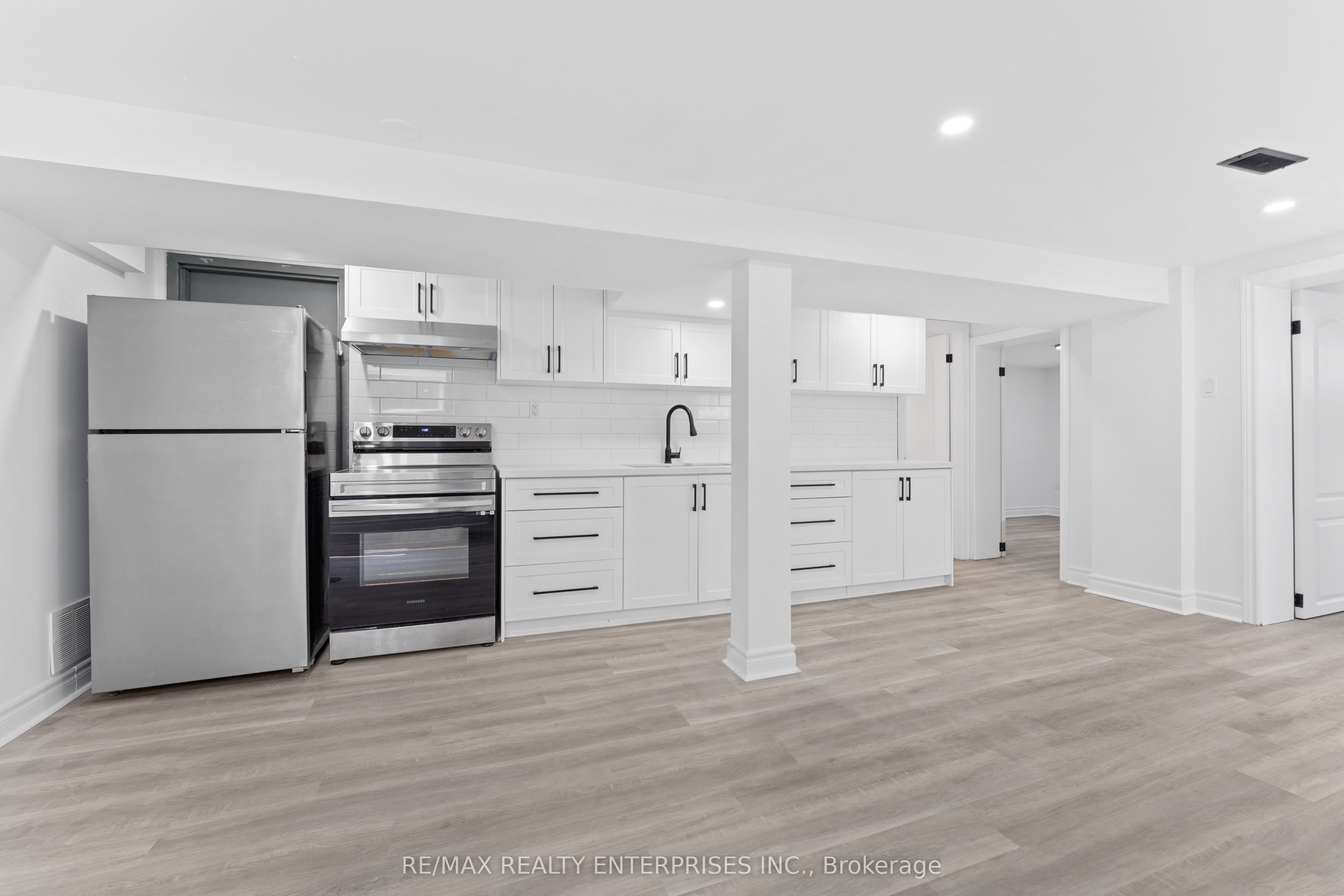 3 Dallyn Crescent BSMT, Toronto, ON M1K 4V8 photo 2