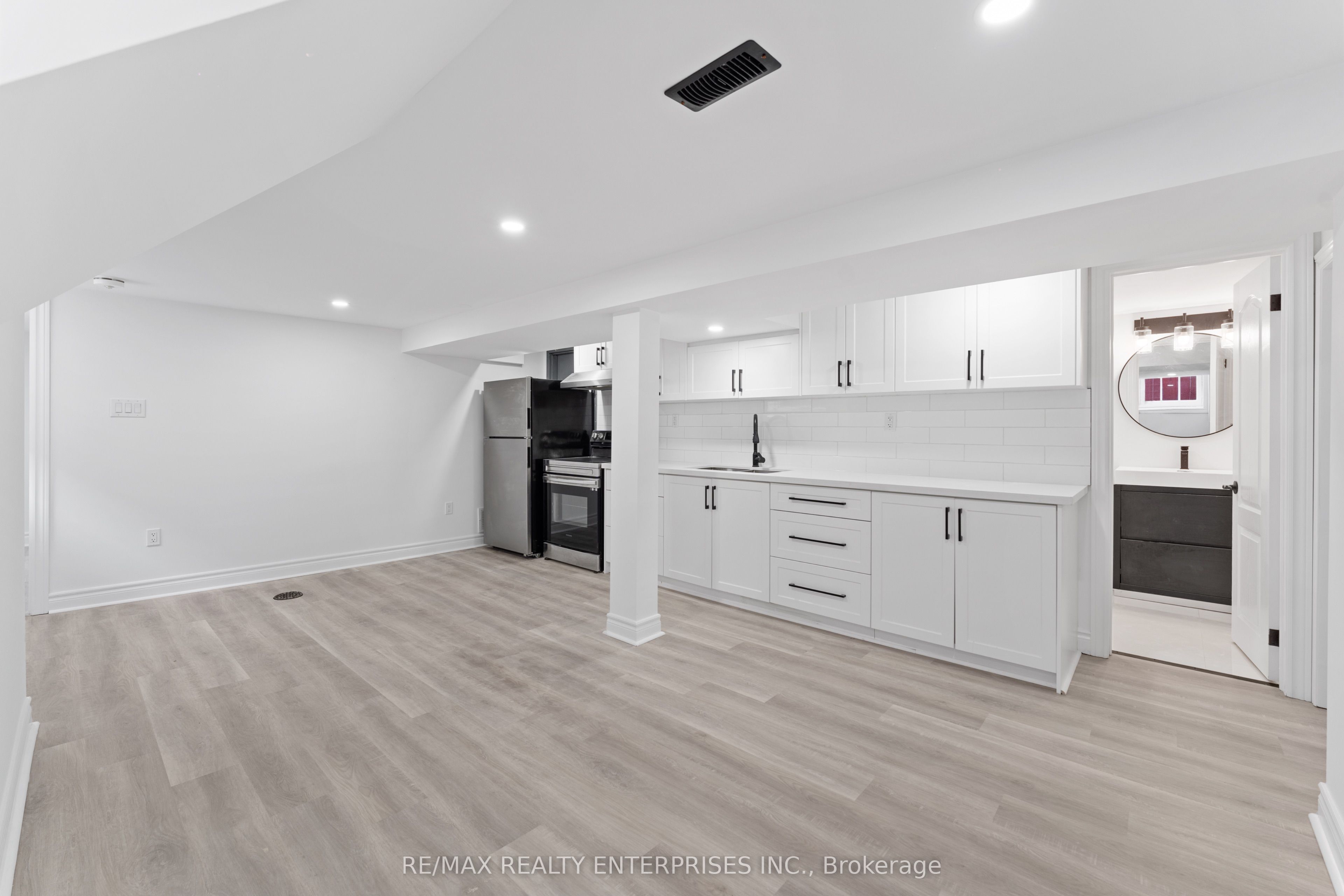 3 Dallyn Crescent BSMT, Toronto, ON M1K 4V8 photo 3
