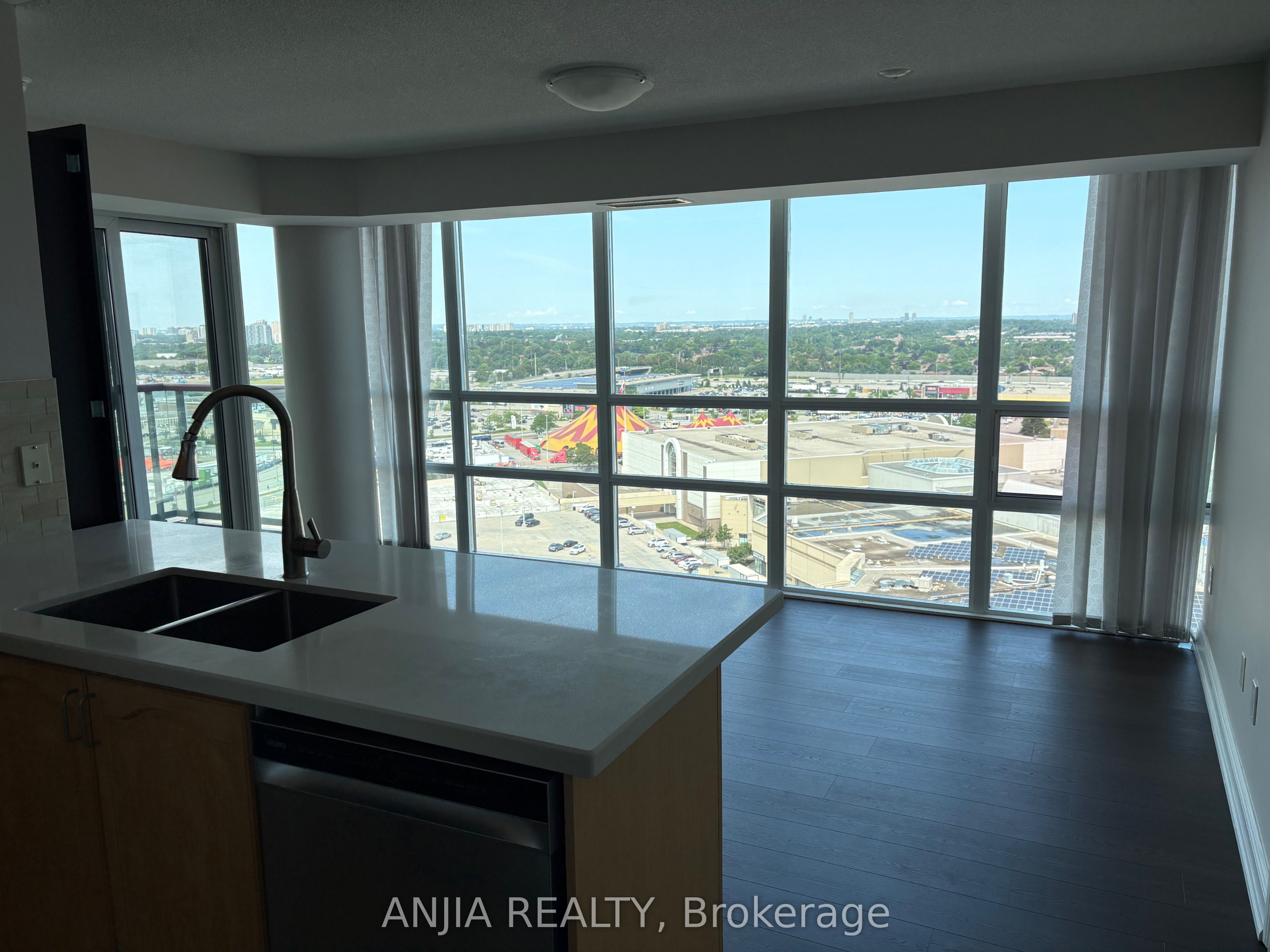 60 Brian Harrison Way 1804, Toronto, ON M1P 5J5 photo 2