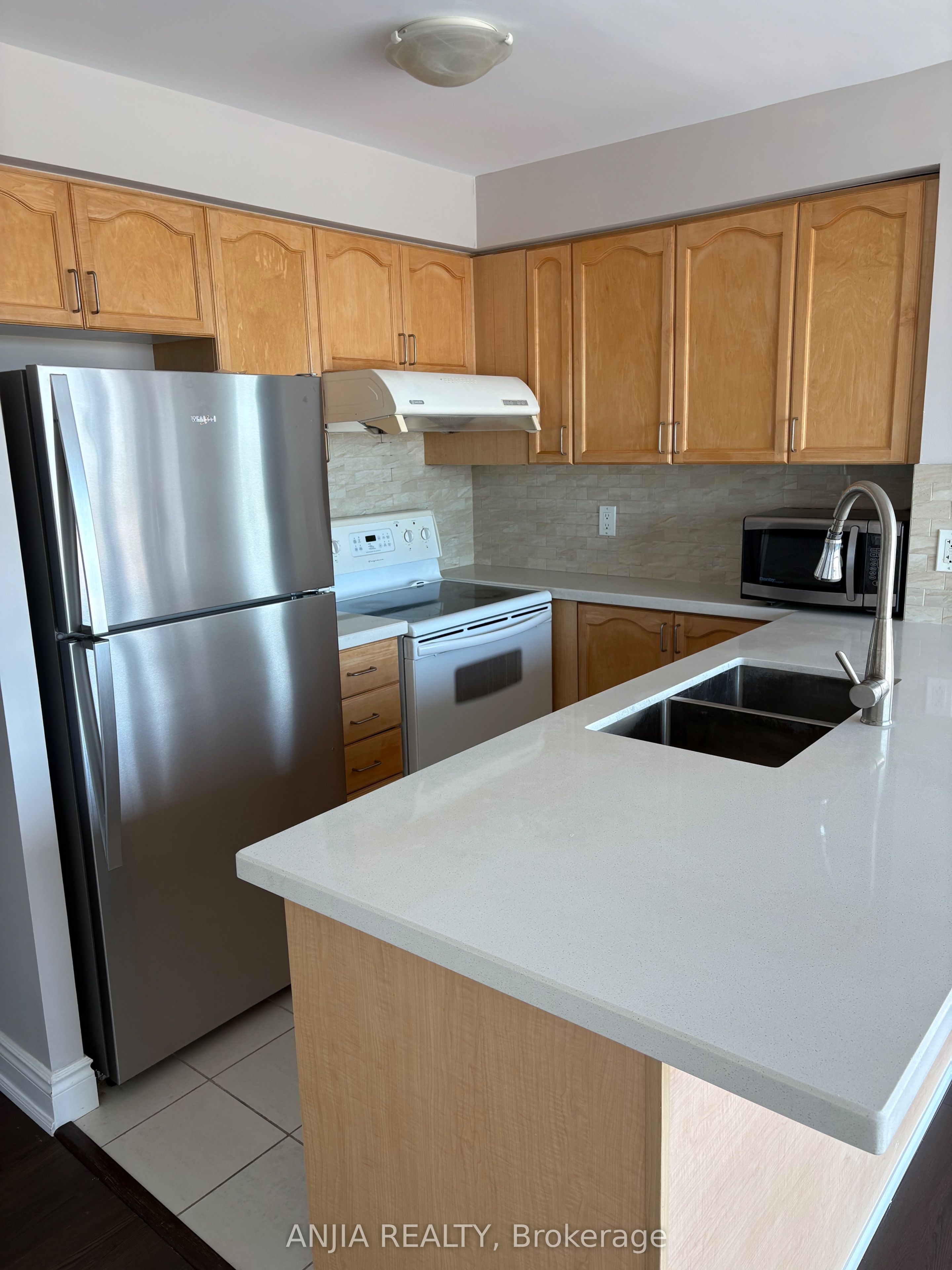 60 Brian Harrison Way 1804, Toronto, ON M1P 5J5 photo 3