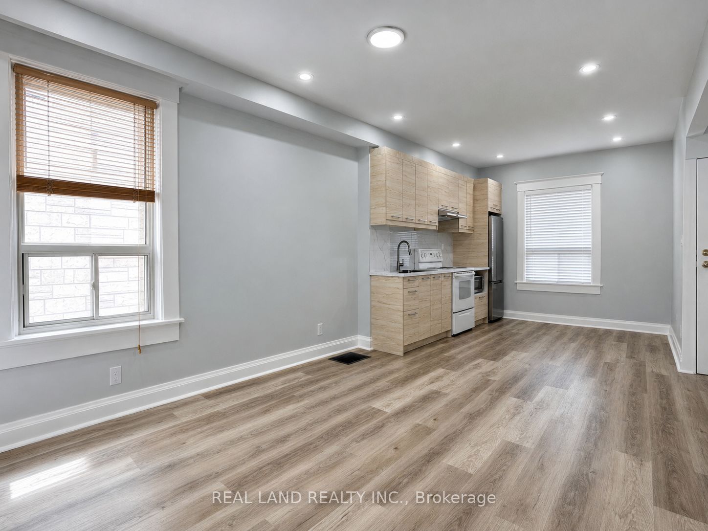 225 Coxwell Avenue MAIN FLOOR, Toronto, ON M4L 3B4