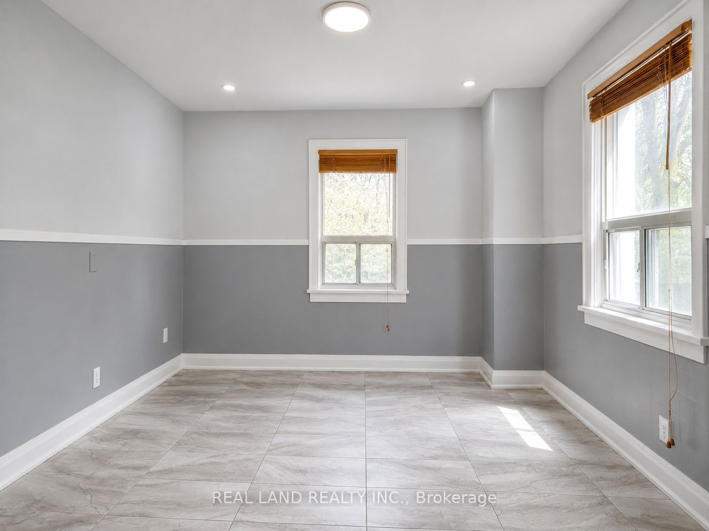 225 Coxwell Avenue MAIN FLOOR, Toronto, ON M4L 3B4 photo 4