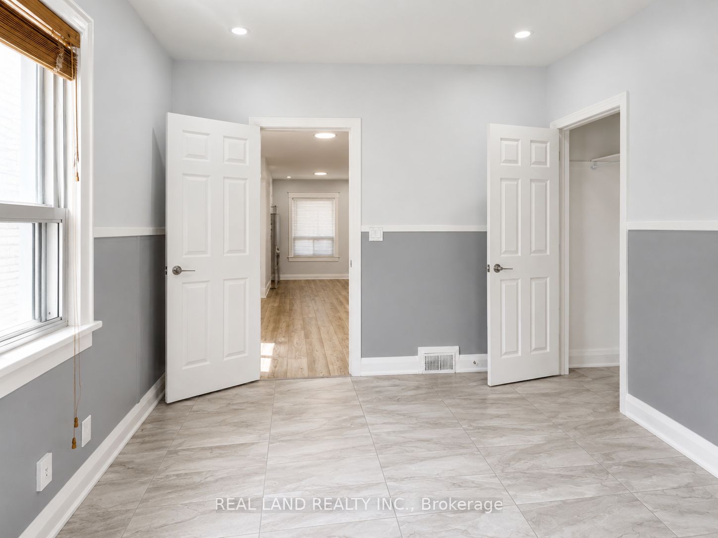 225 Coxwell Avenue MAIN FLOOR, Toronto, ON M4L 3B4 photo 5