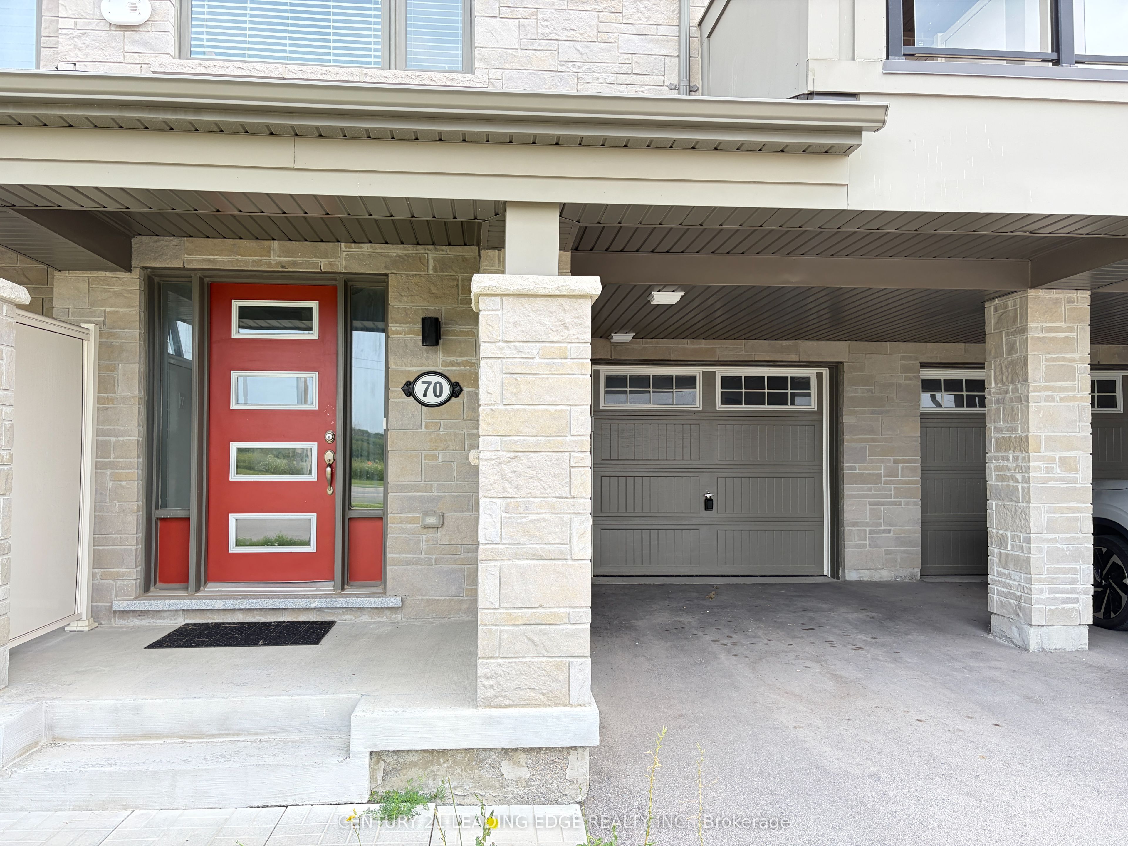 70 Lockyer Drive, Whitby, ON L1P 0M3 photo 2