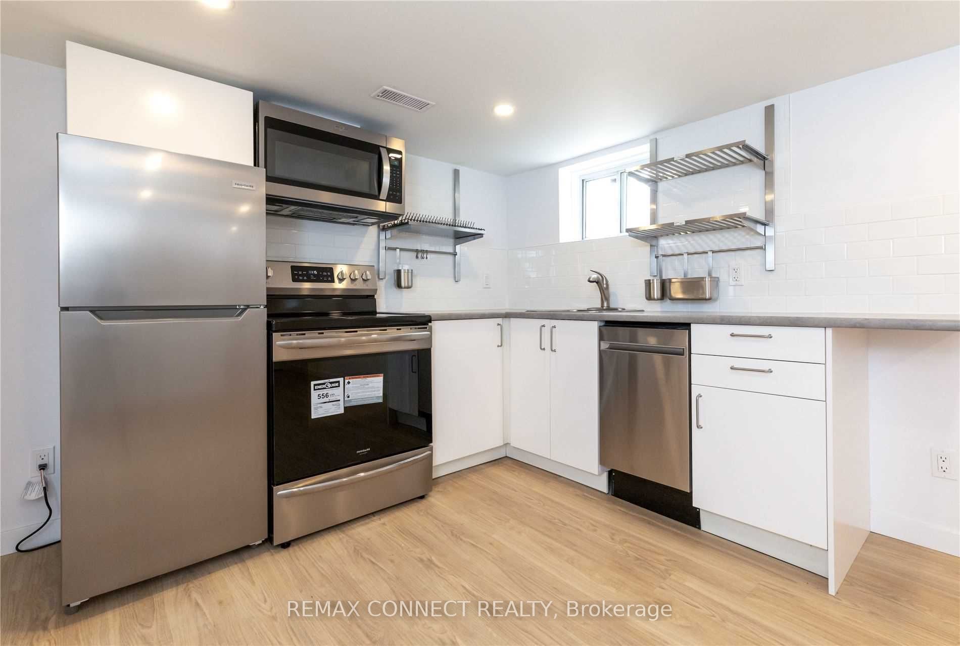1370 Woodbine Avenue Lower, Toronto, ON M4C 4G5 photo 2