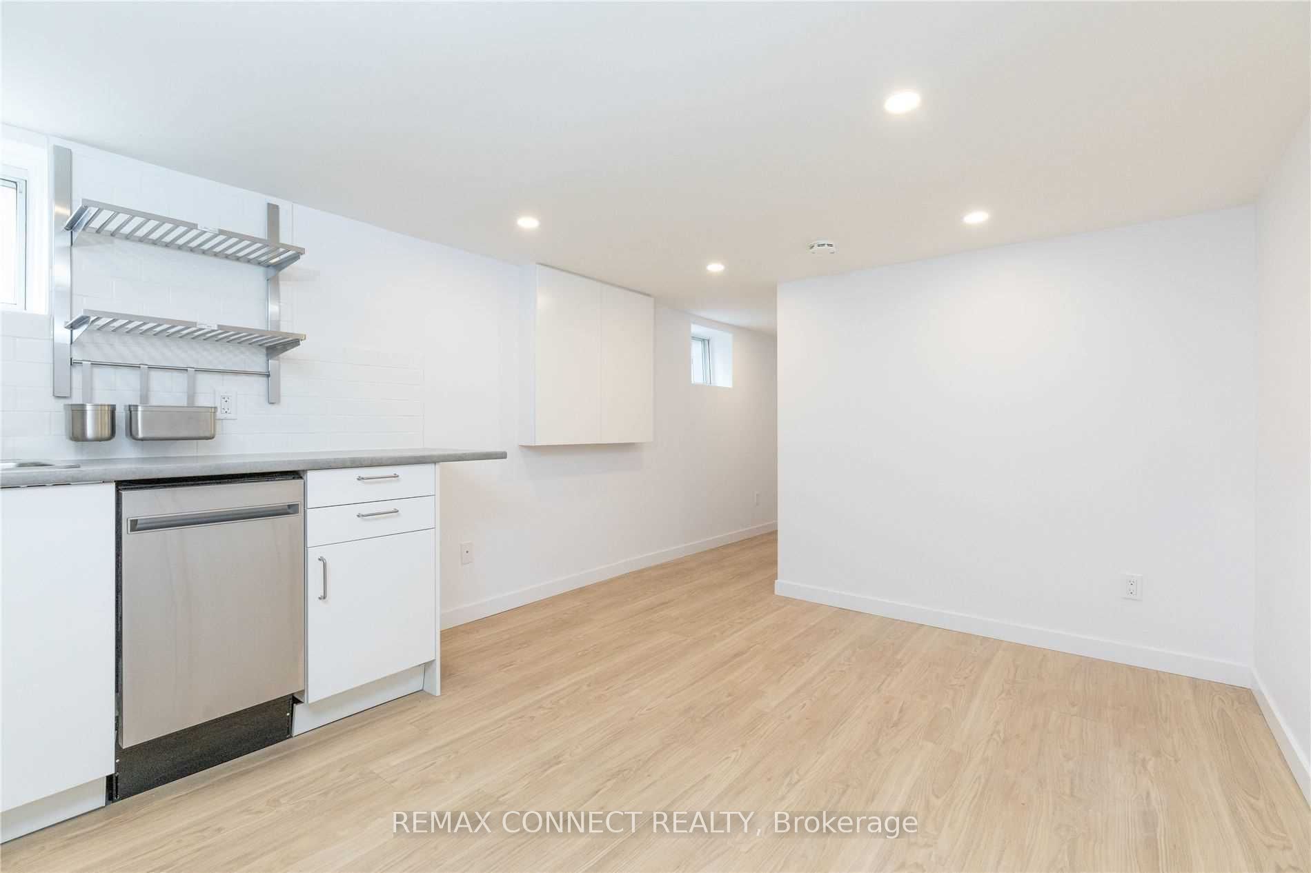 1370 Woodbine Avenue Lower, Toronto, ON M4C 4G5 photo 4