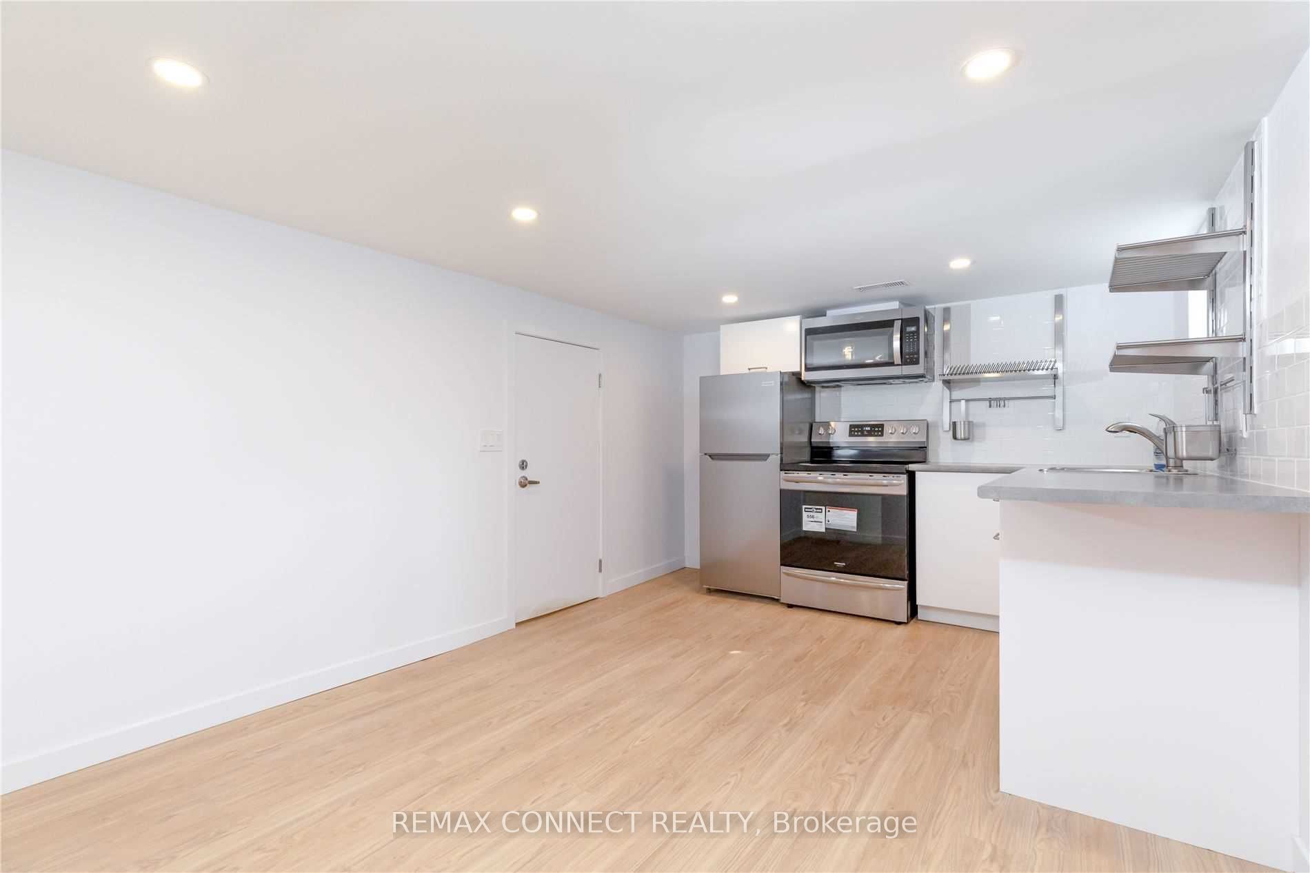 1370 Woodbine Avenue Lower, Toronto, ON M4C 4G5 photo 5