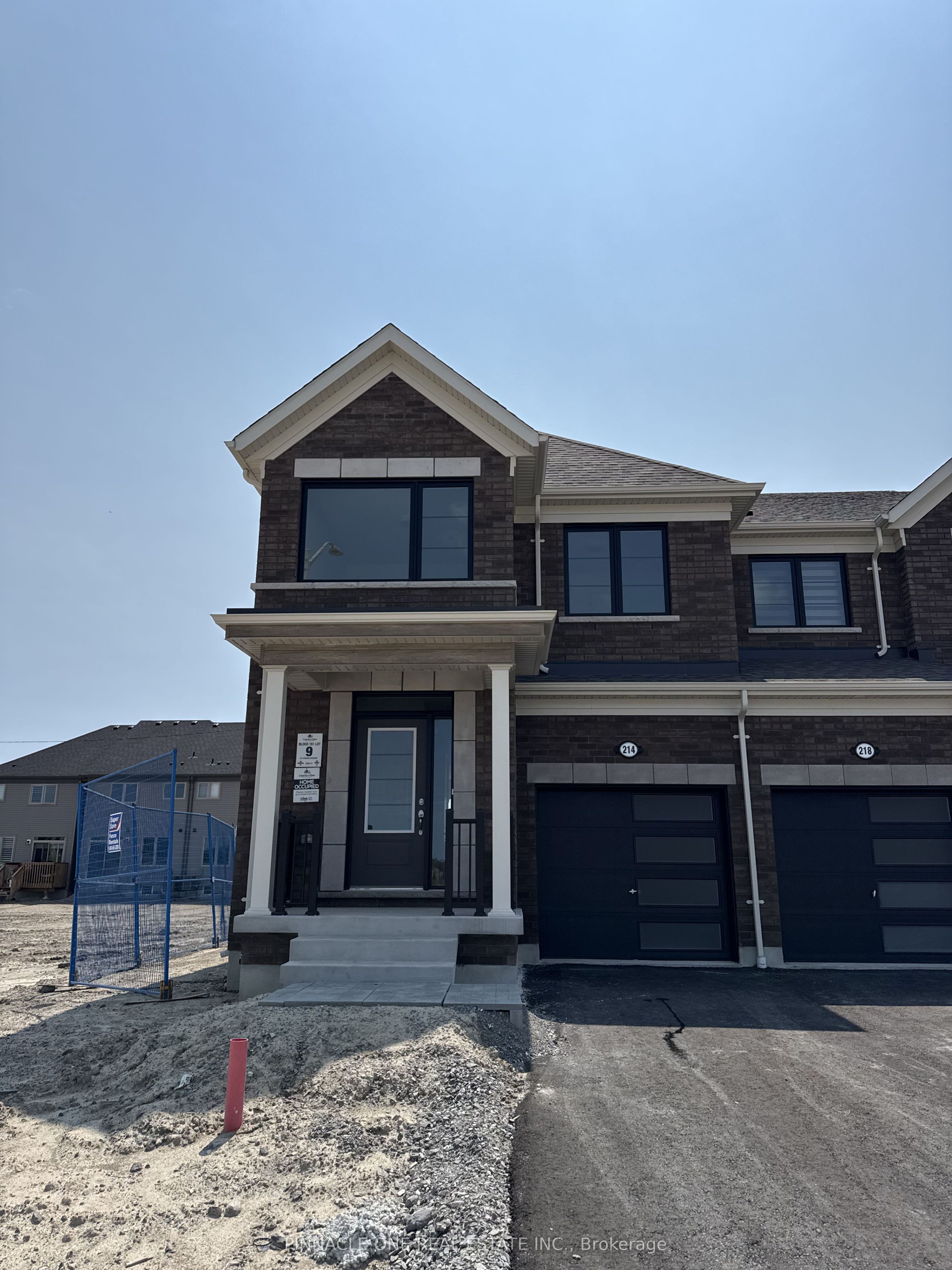 214 Stinson Crescent, Clarington, ON L1E 2S3 photo 2