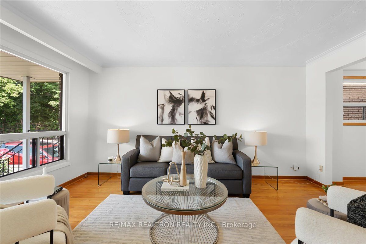 283 Hiawatha Road, Toronto, ON M4L 2Y3 photo 3