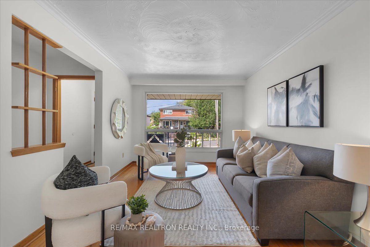 283 Hiawatha Road, Toronto, ON M4L 2Y3 photo 4