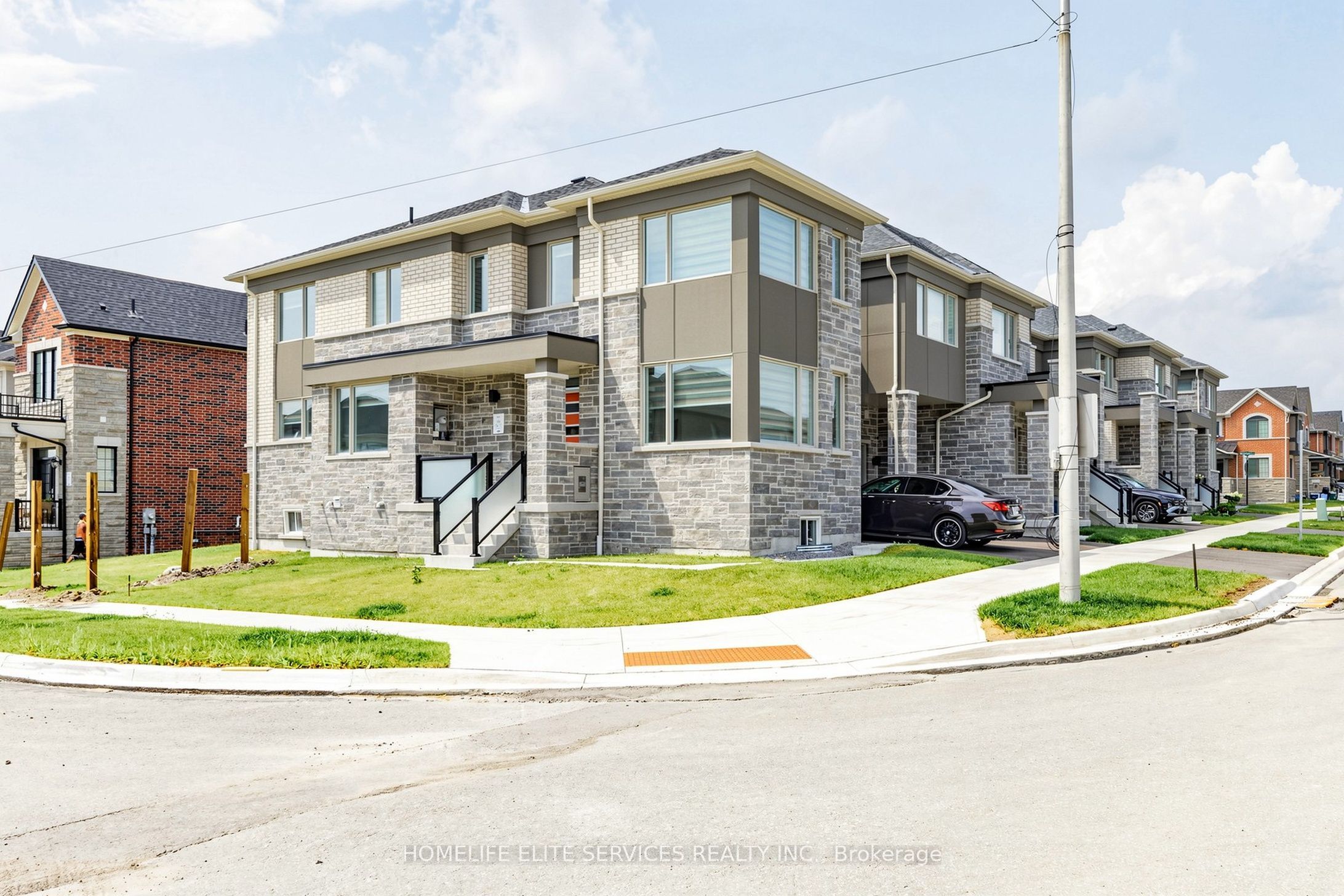 3238 Brigadier Avenue, Pickering, ON L1X 0N4 photo 2